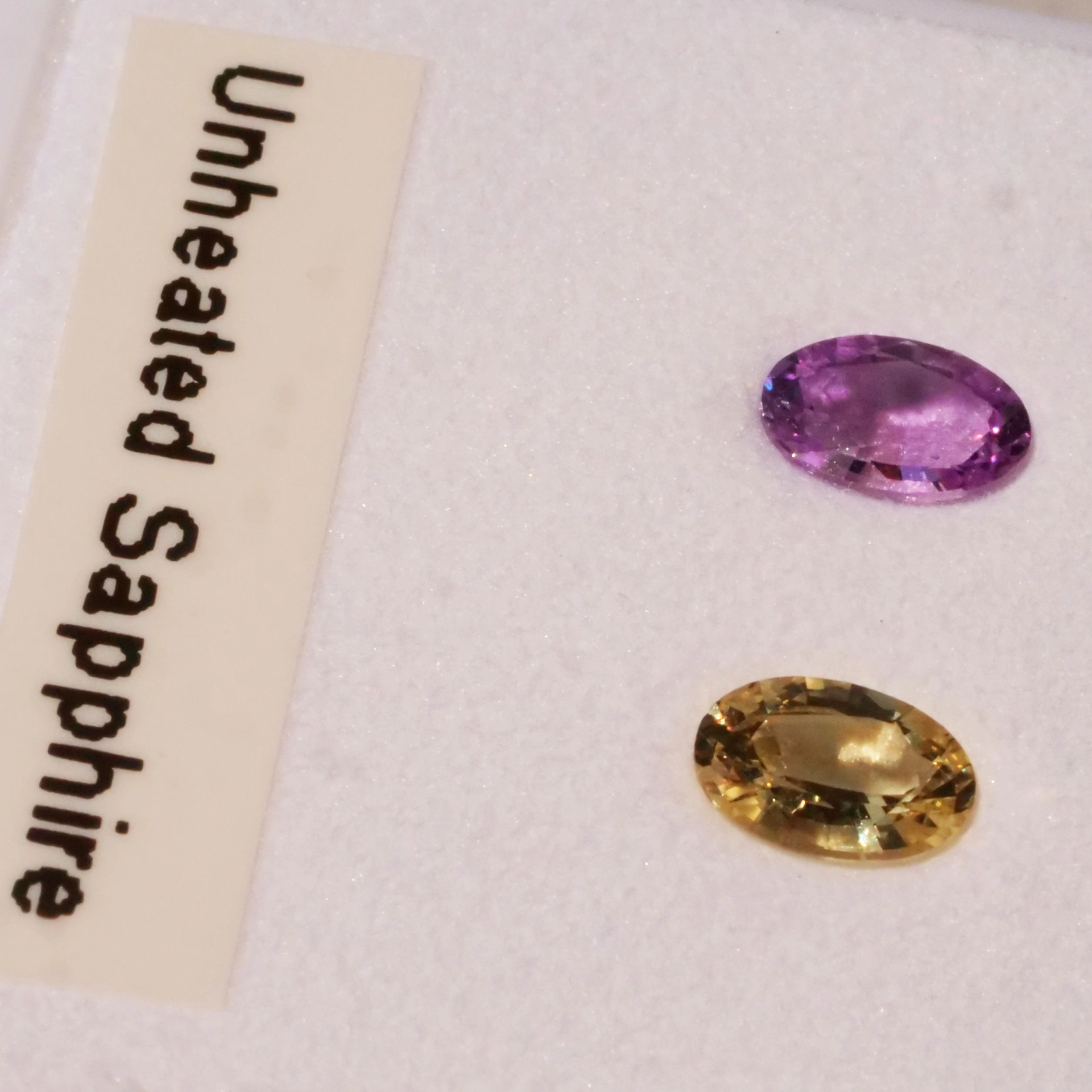Saphire aus der Ilakaka Mine Madagascar gelb lila NATURFARBE 0.96 ct in 6 x 4,1 x 2,4 mm