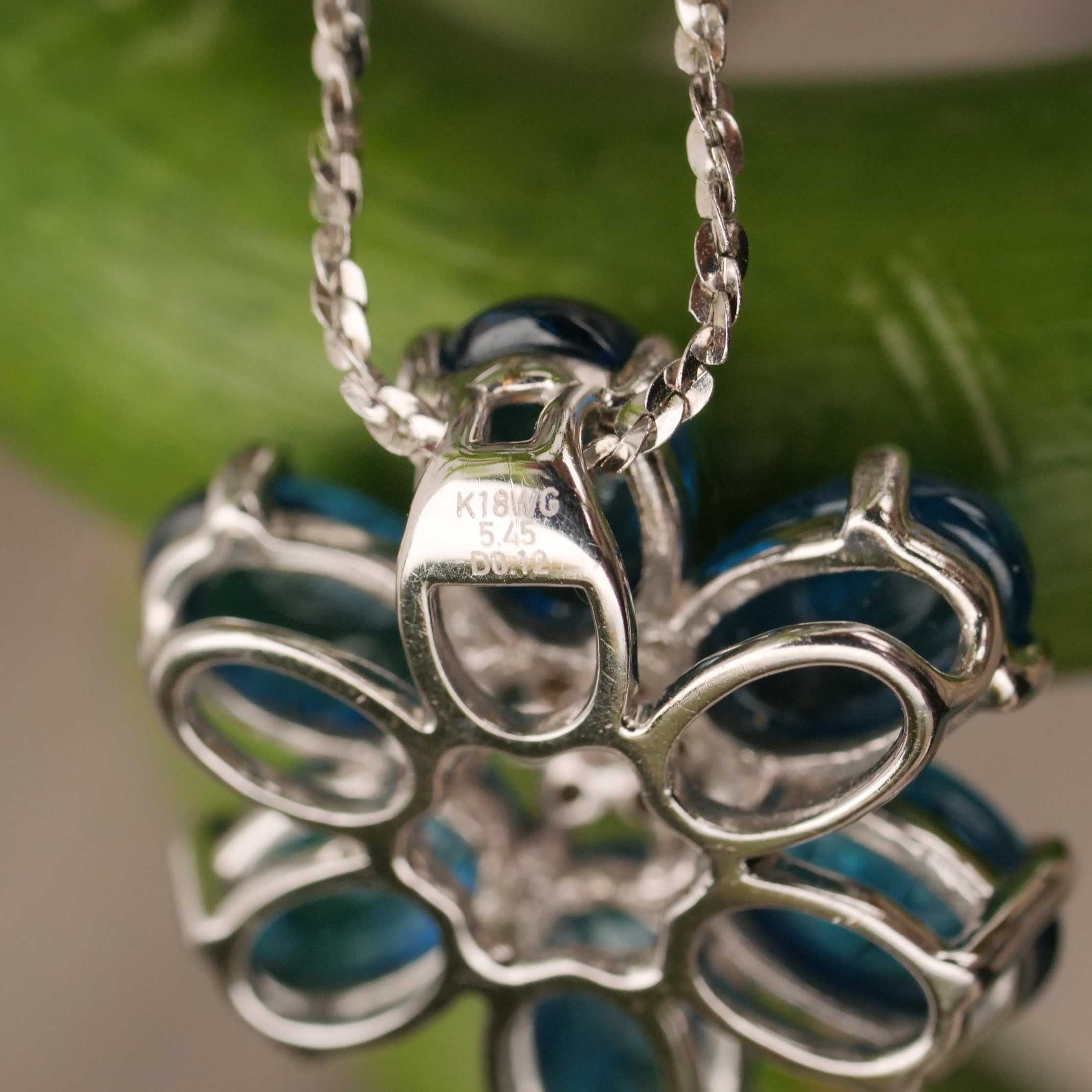 Apatit Brillant Anhänger mit Kette in 750er Weissgold...die Spaß Farbe NEONBLAU total ca. 5.45 ct 