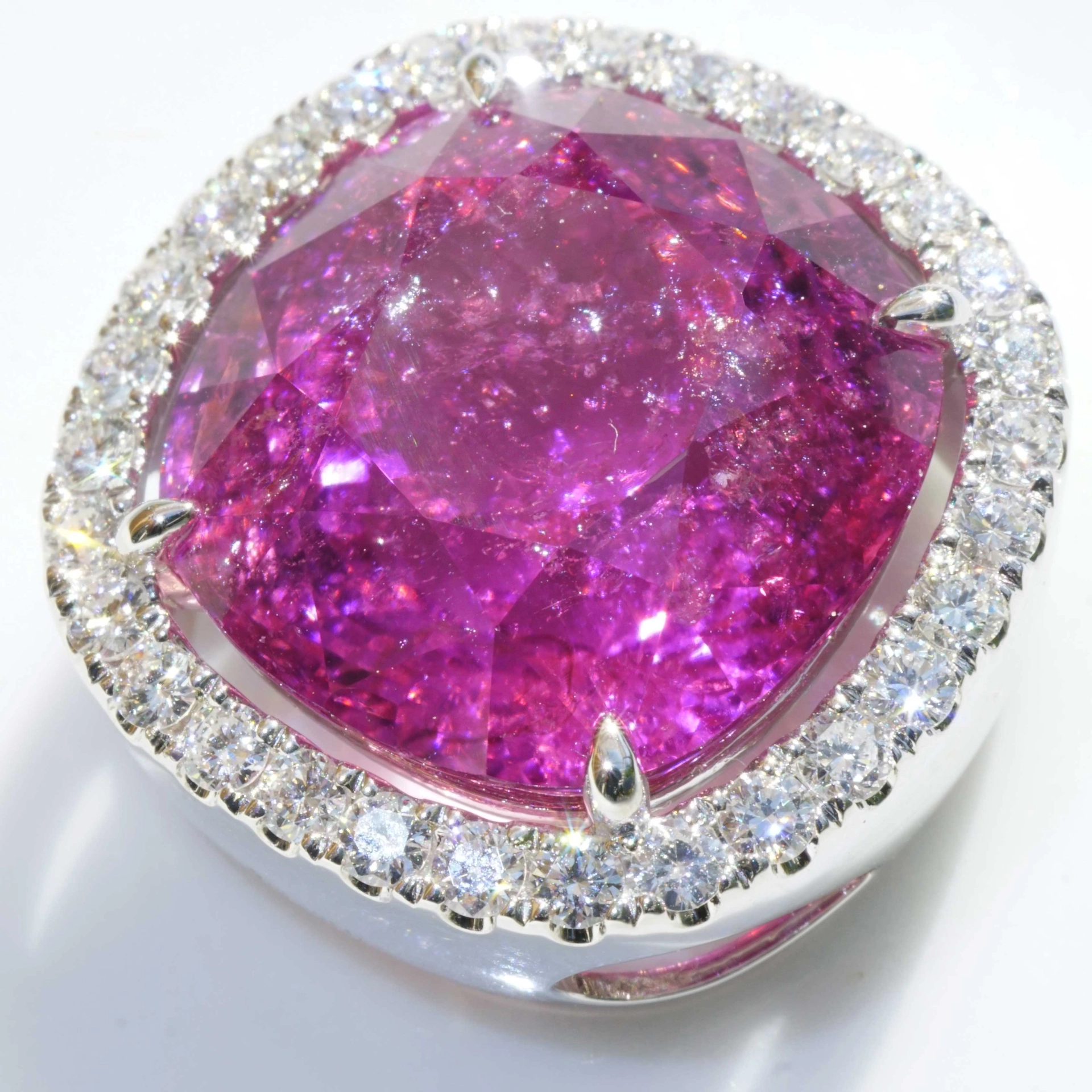 SON04855-Kupfer-Rubellit-Brillant-Anhaenger-16-84-ct-im-strahlenden-leuchtenden-pink-rot-750er-Weissgold Kupfer Rubellith Brillant Anhänger 16.84 ct im strahlenden leuchtenden pink-rot  750er Weissgold sel