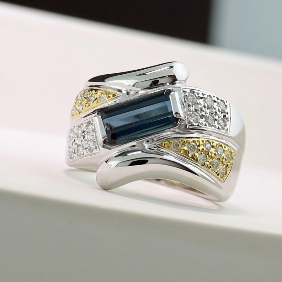 Indigolith Turmalin Brillant Ring 750er Weißgold 1.55 ct 0.35 ct