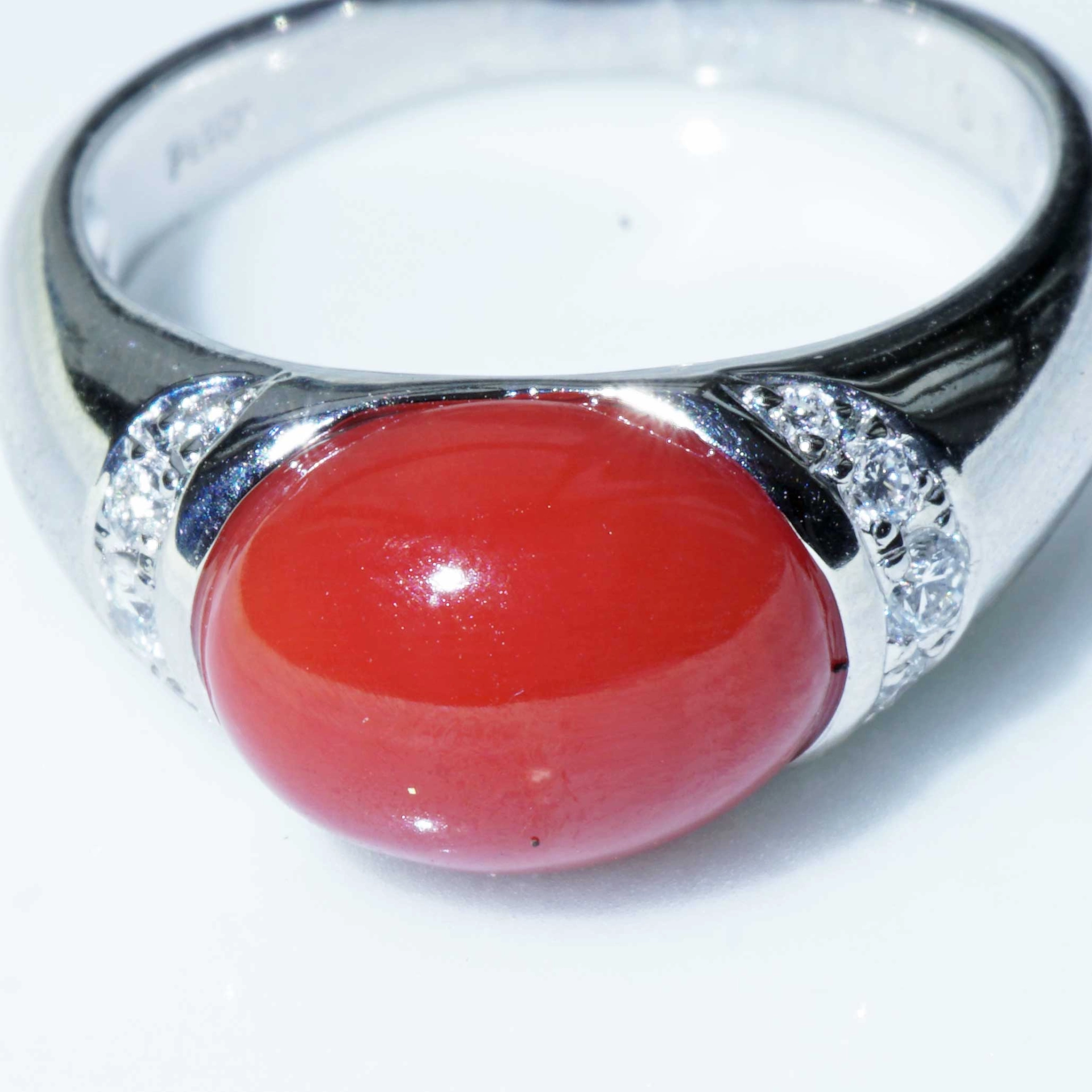 Sardegna Korall Brillant Ring 900er Platin 0.16 ct TW Lupenrein Edel!