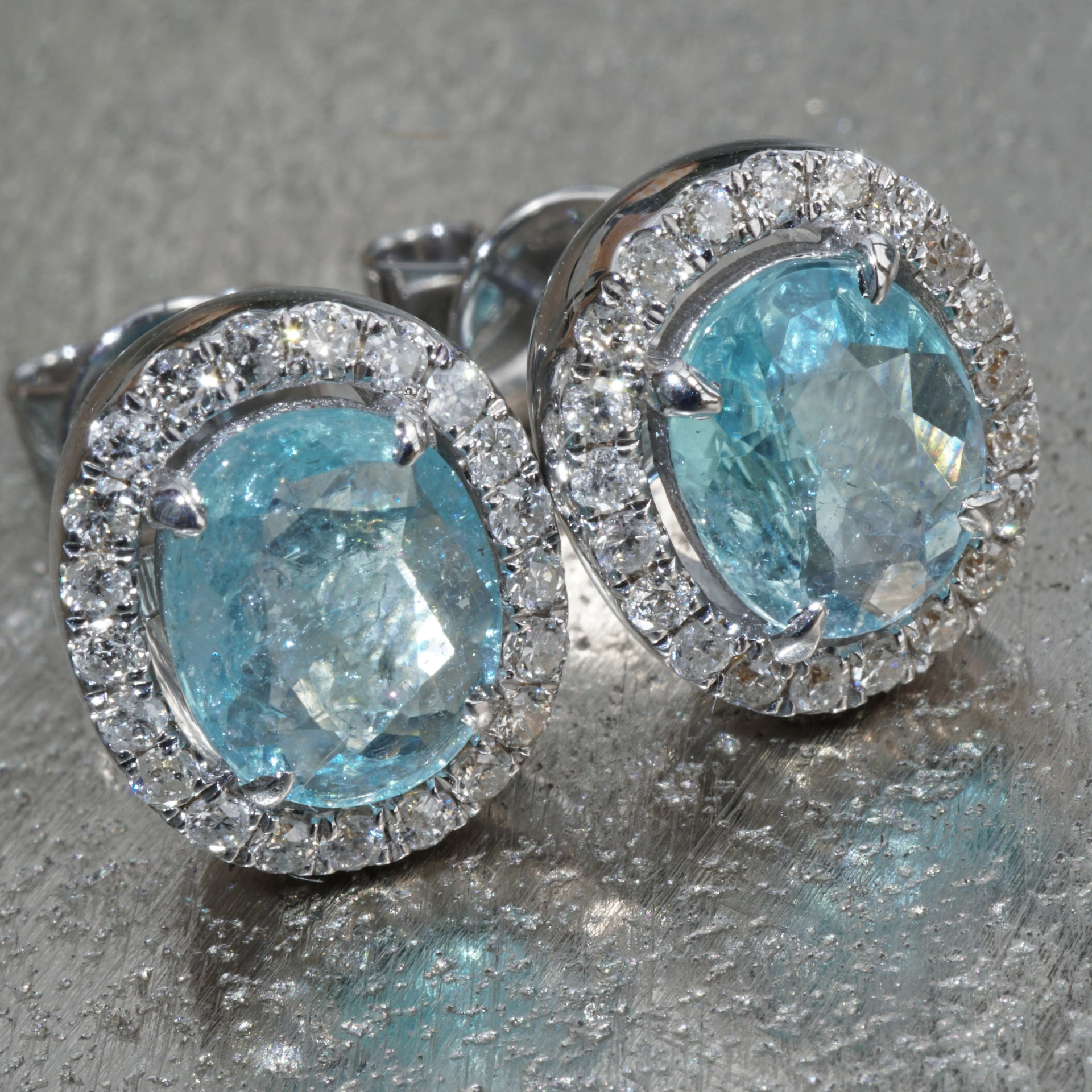 Paraiba Turmalin Ohrsteckern 1.48 ct 0.37 ct AAA 750er Weissgold SCHWIMMBADBLAU