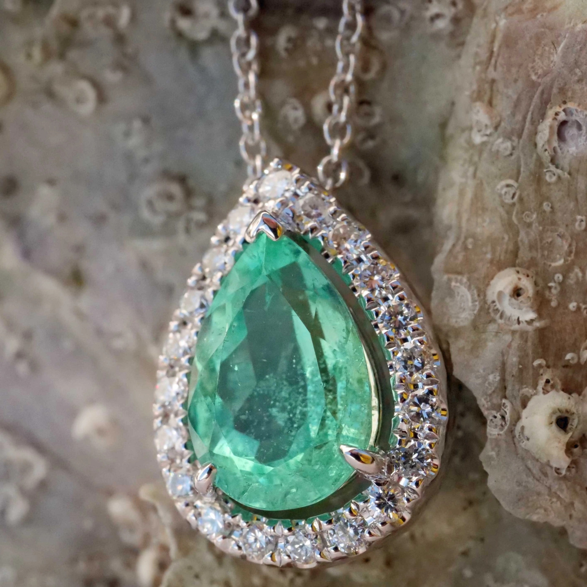 Smaragd Brillant Anhänger 1.28 ct 0.18 ct AAA 750er Weissgold klares sehr feines Mittelgrün