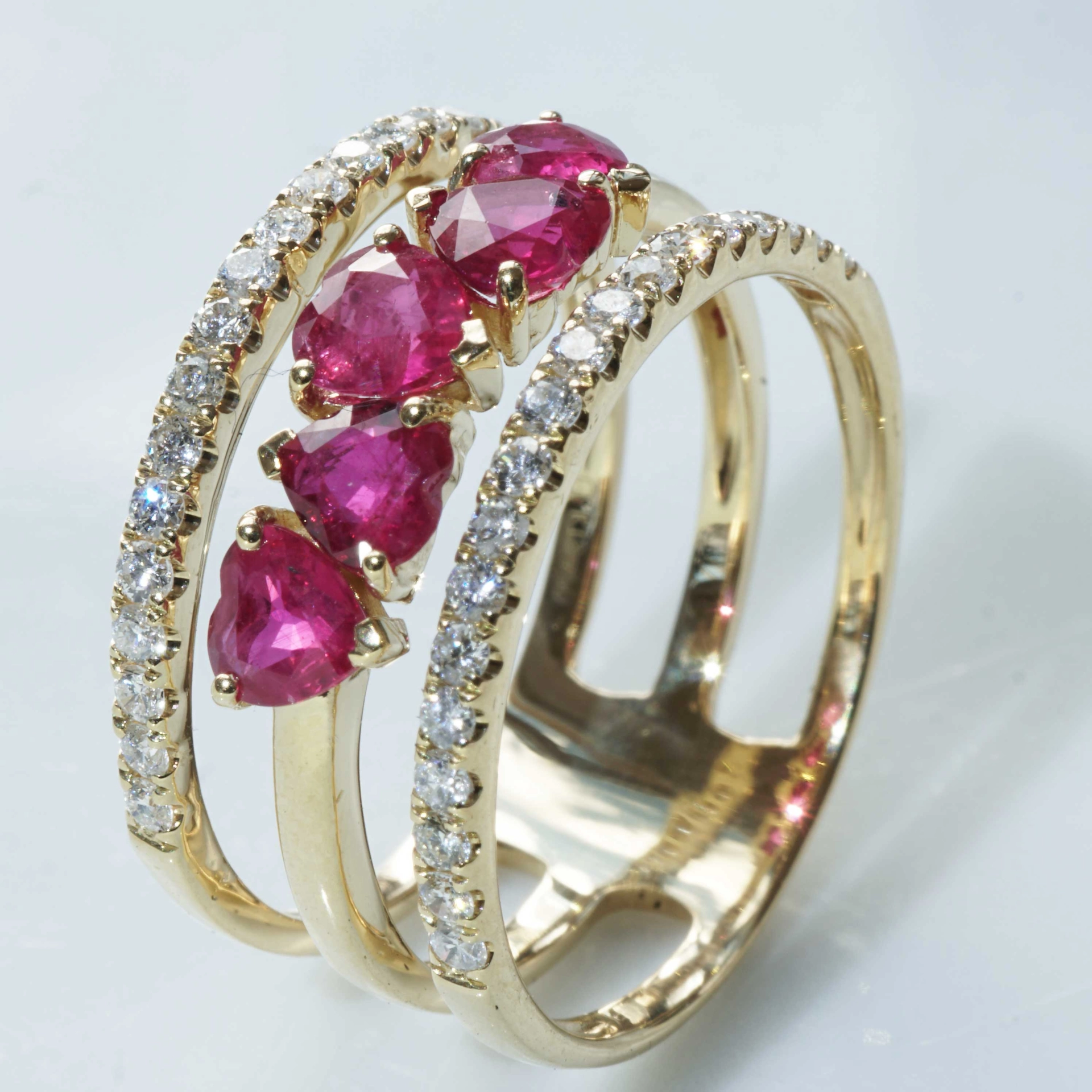 Rubin Brillant Ring 1.20 ct 0.40 ct 750er Gelbgold....fünf rote Herzen für........