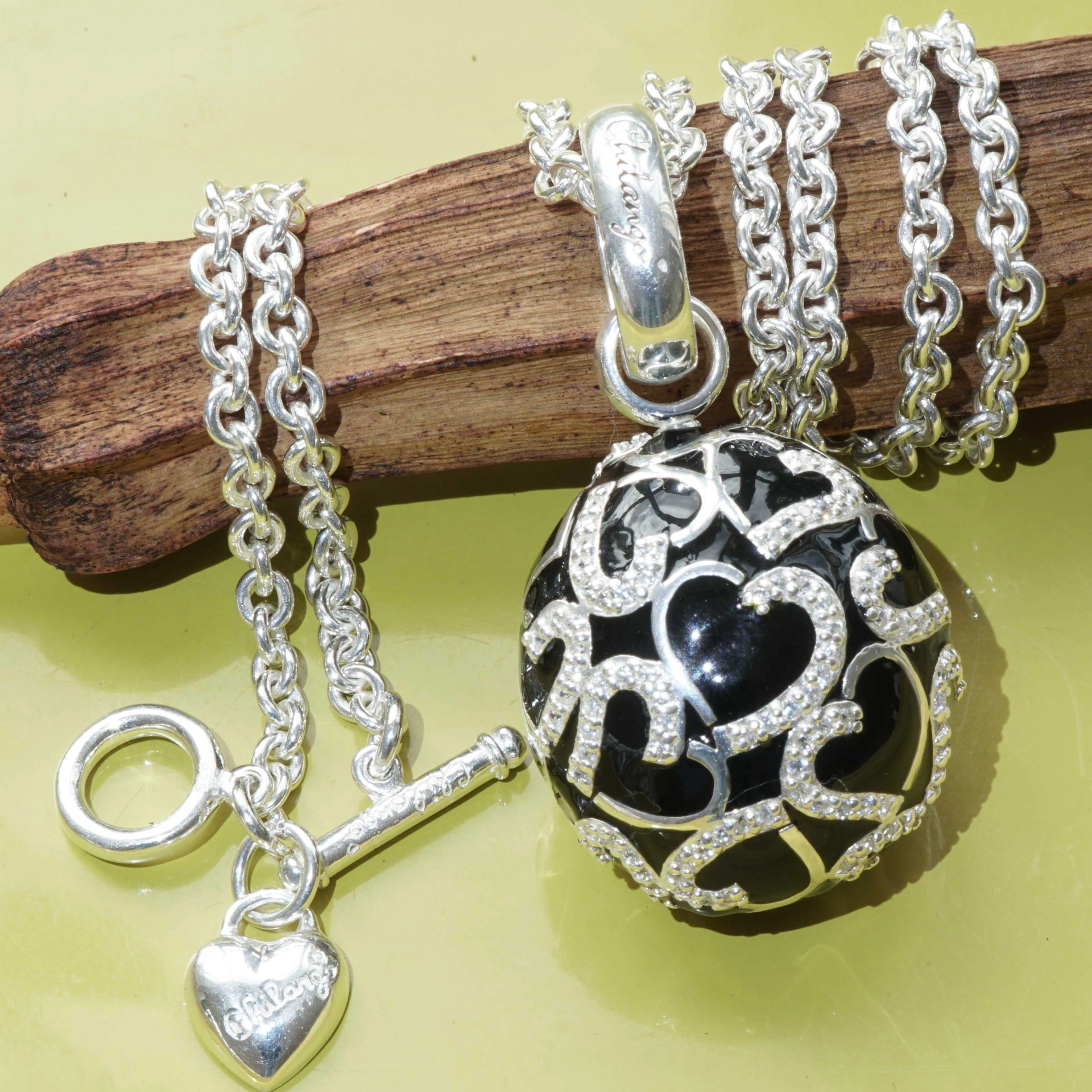 Original Chilango Anhänger im Stil Faberge Emaille Heart Black 925er Silber mit Steinbesatz
