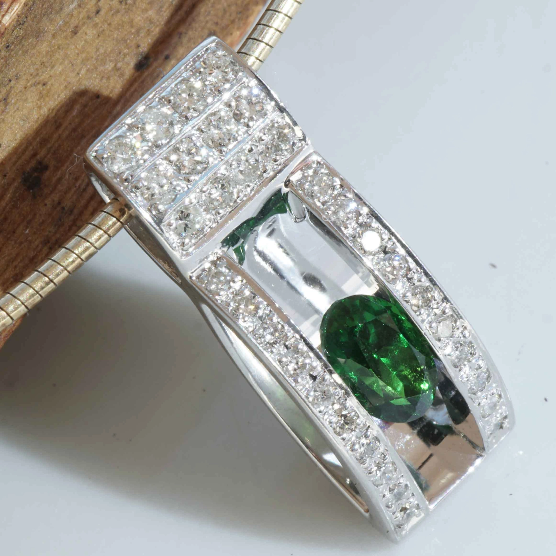 Tsavorith Brillant Anhänger 750er Weissgold 0.60 0.30 ct...eingefasst als Kostbarkeit
