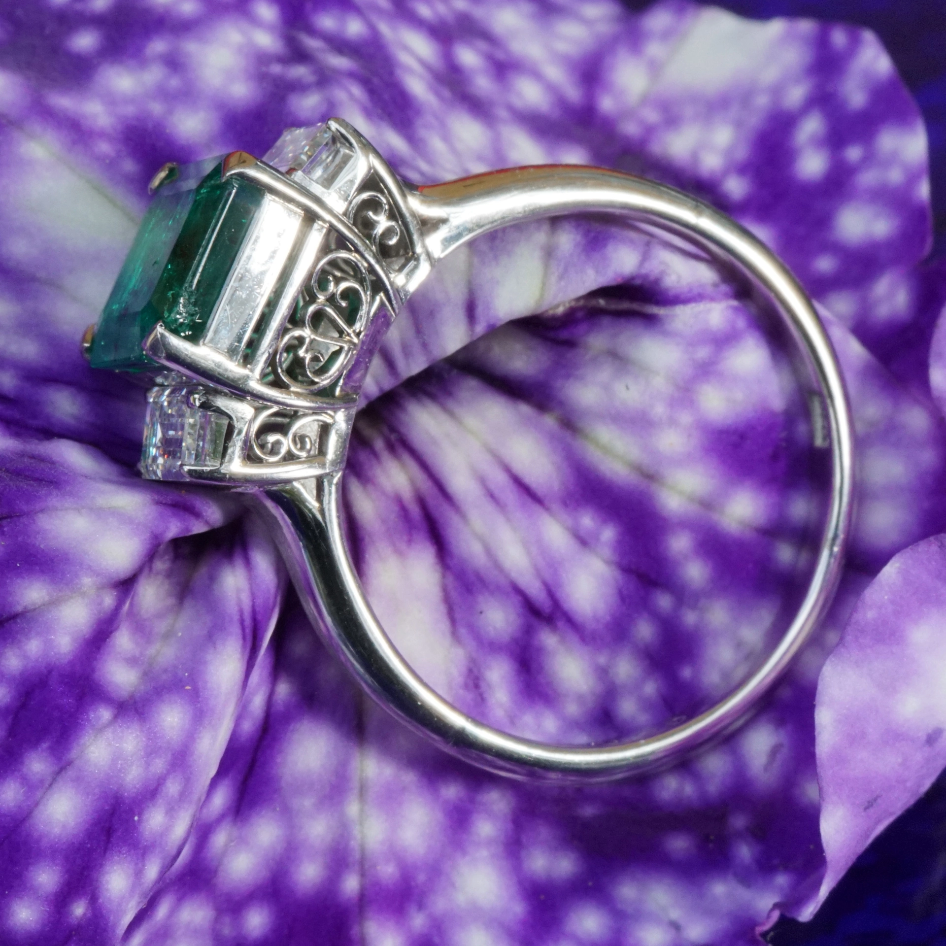 Smaragd Diamant Ring 850er Platin Muzo Smaragd ca. 1.40 ct Diamant 0.46 ct TW / IF