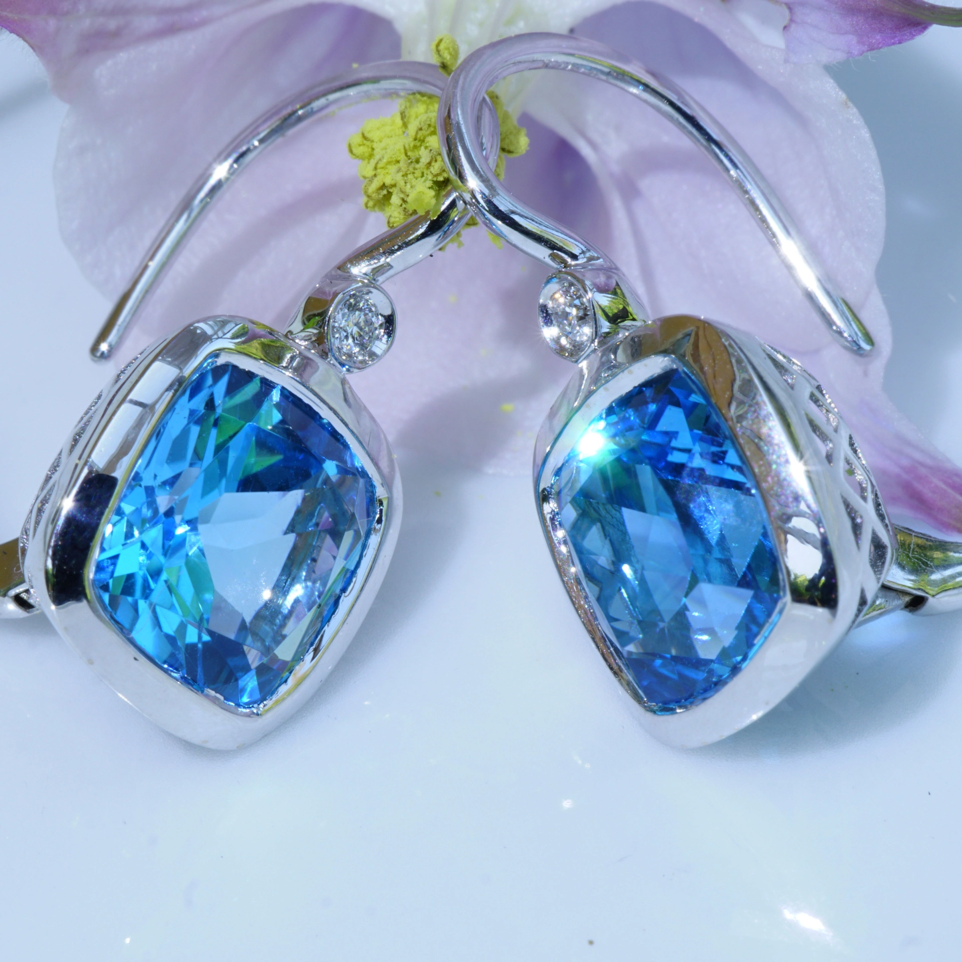 Ohrhänger Blautopas Brillant 750er Weissgold tolle Juweliersarbeit made in Italy