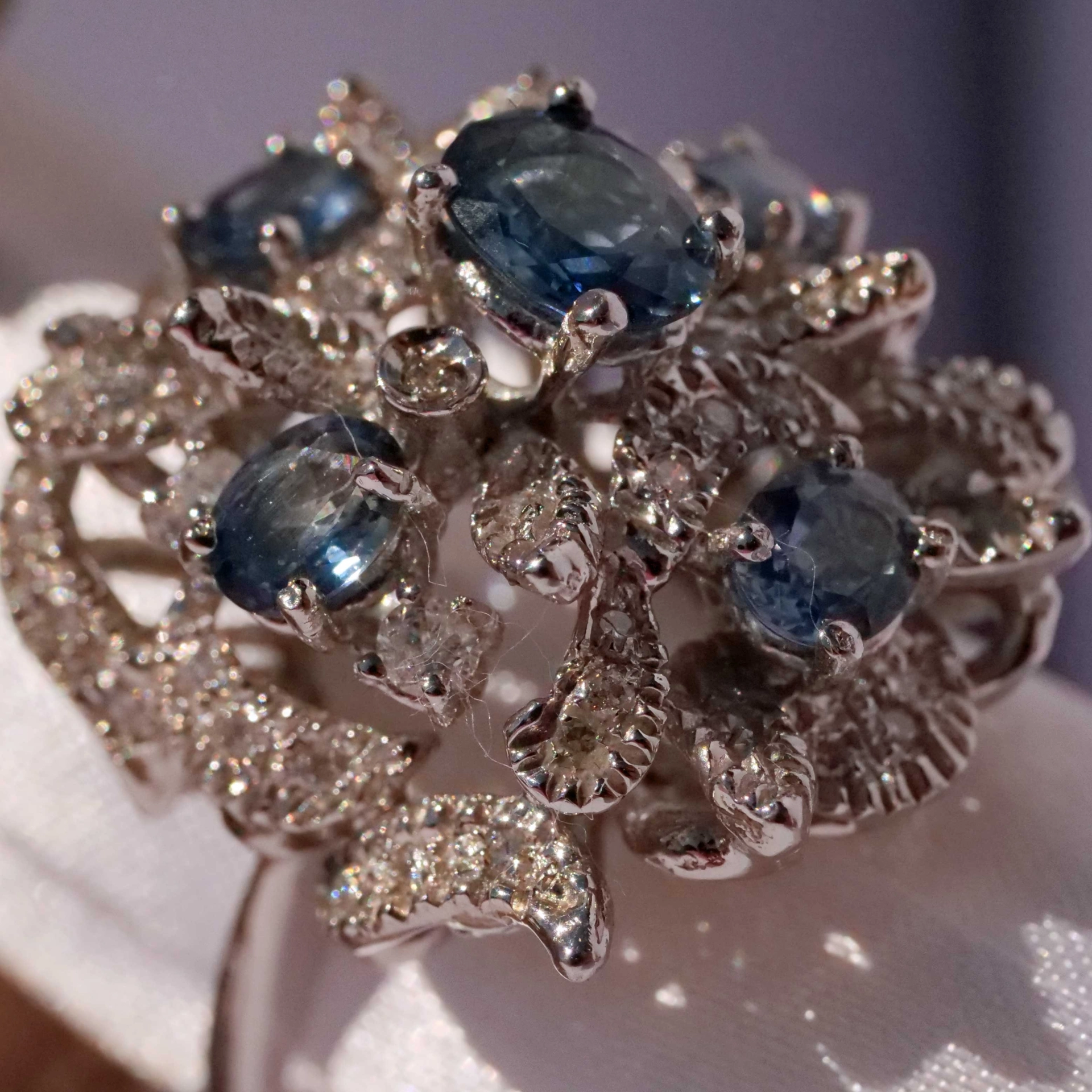 Saphir Brillant Ring 750er Weissgold 1.80 0.60 ct repräsentative florale Form 21 x 21 mm