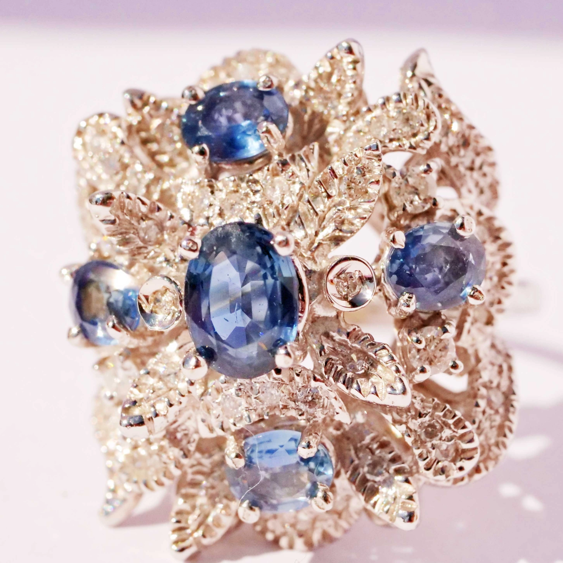 Saphir Brillant Ring 750er Weissgold 1.80 0.60 ct repräsentative florale Form 21 x 21 mm