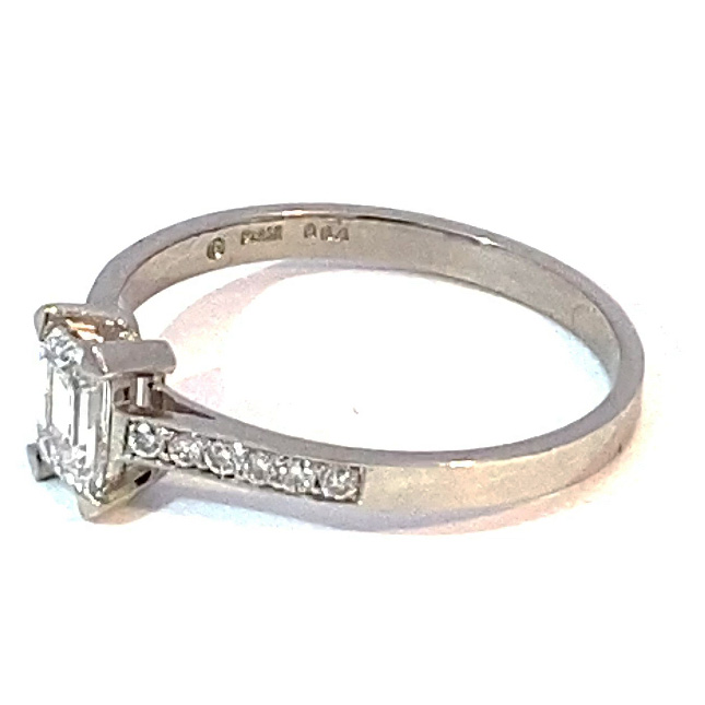 Emeraldcut Diamant Ring 0.64 ct D VS2 Silhouette Bentner GIA Zertifikat 950er Platin 