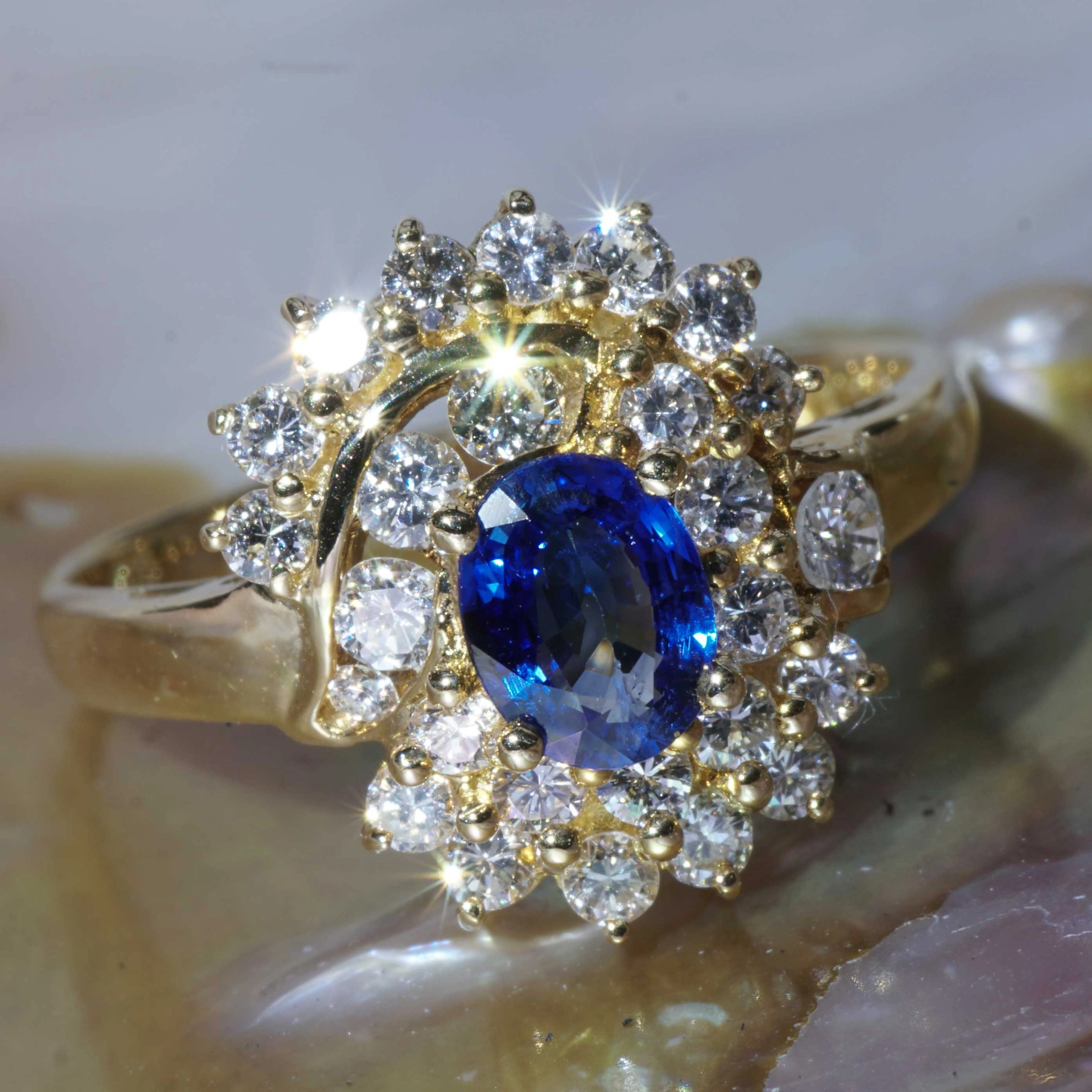 Saphir Brillant Ring 750er Gelbgold Hochwertigste Edelsteine....Qualität die Freude bereitet