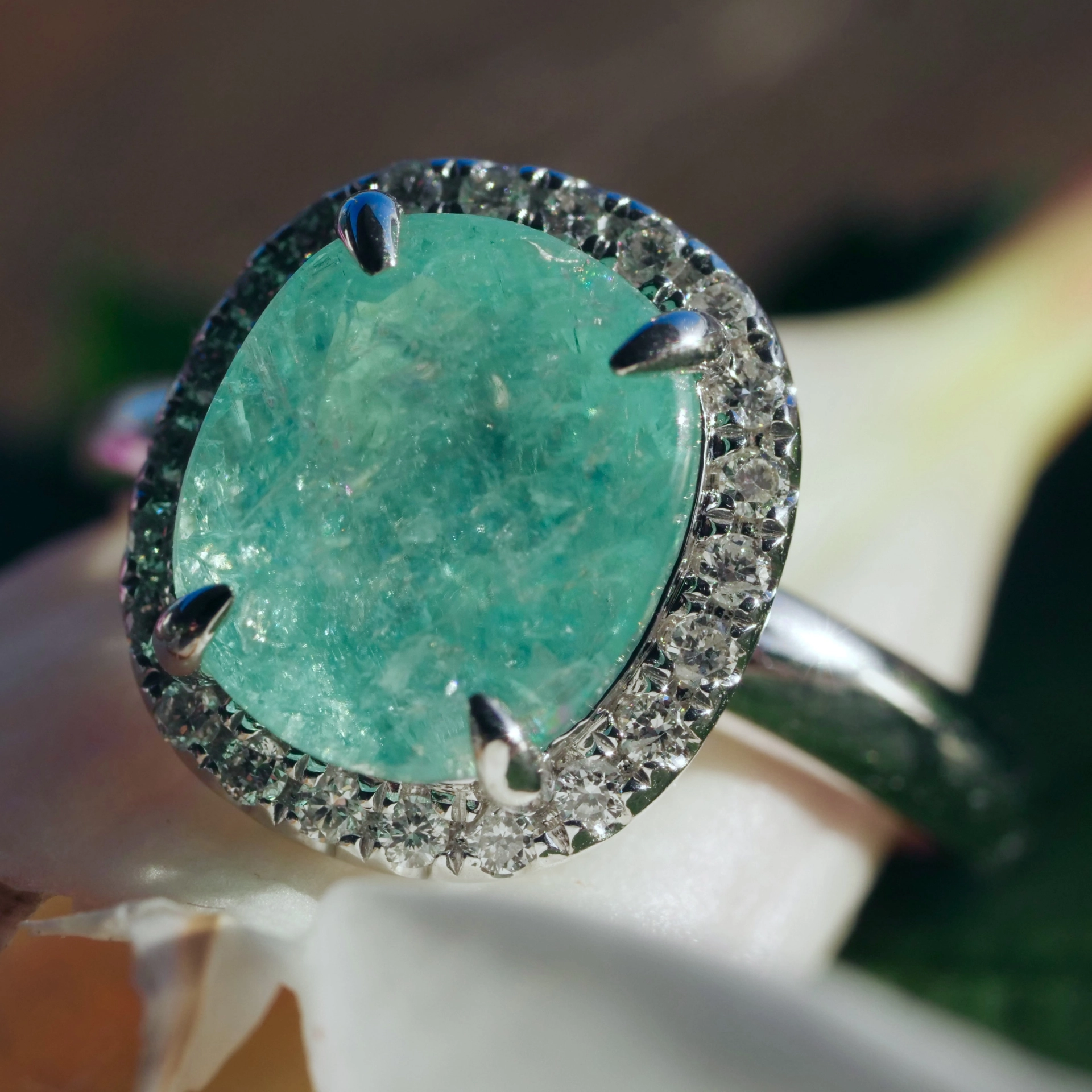 Paraiba Turmalin Ring 3.38 ct AAA 750er Weissgold Brillanten 13  x11 mm...Schwimmbadfarbe Blau-Grün-
