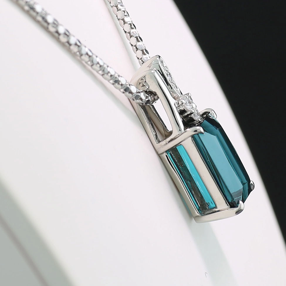 Blauer Turmalin Indigolith Anhänger mit Kette 900er-Platin 6.40 ct 0.12 ct