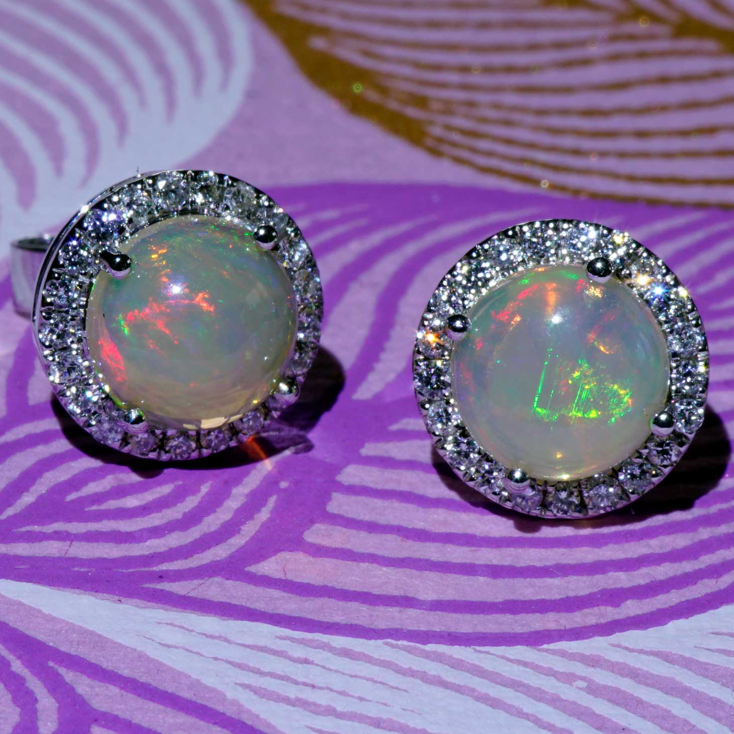 Brillant Opal Ohrstecker 750er Weissgold weisse lebhafte Vollopale total 2.44 ct in toller Qualität