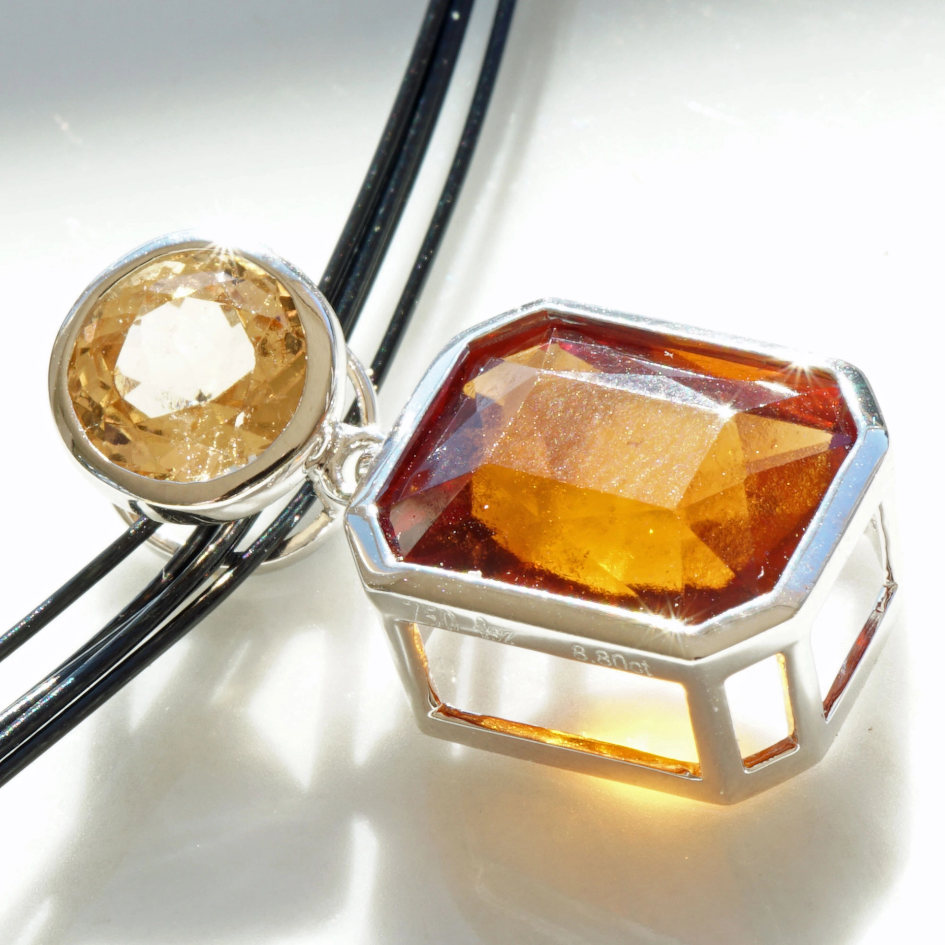 Hessonit Anhänger 750er Weissgold Vulkanisches Feuer 7.19 ct 1.61 ct Sri Lanka