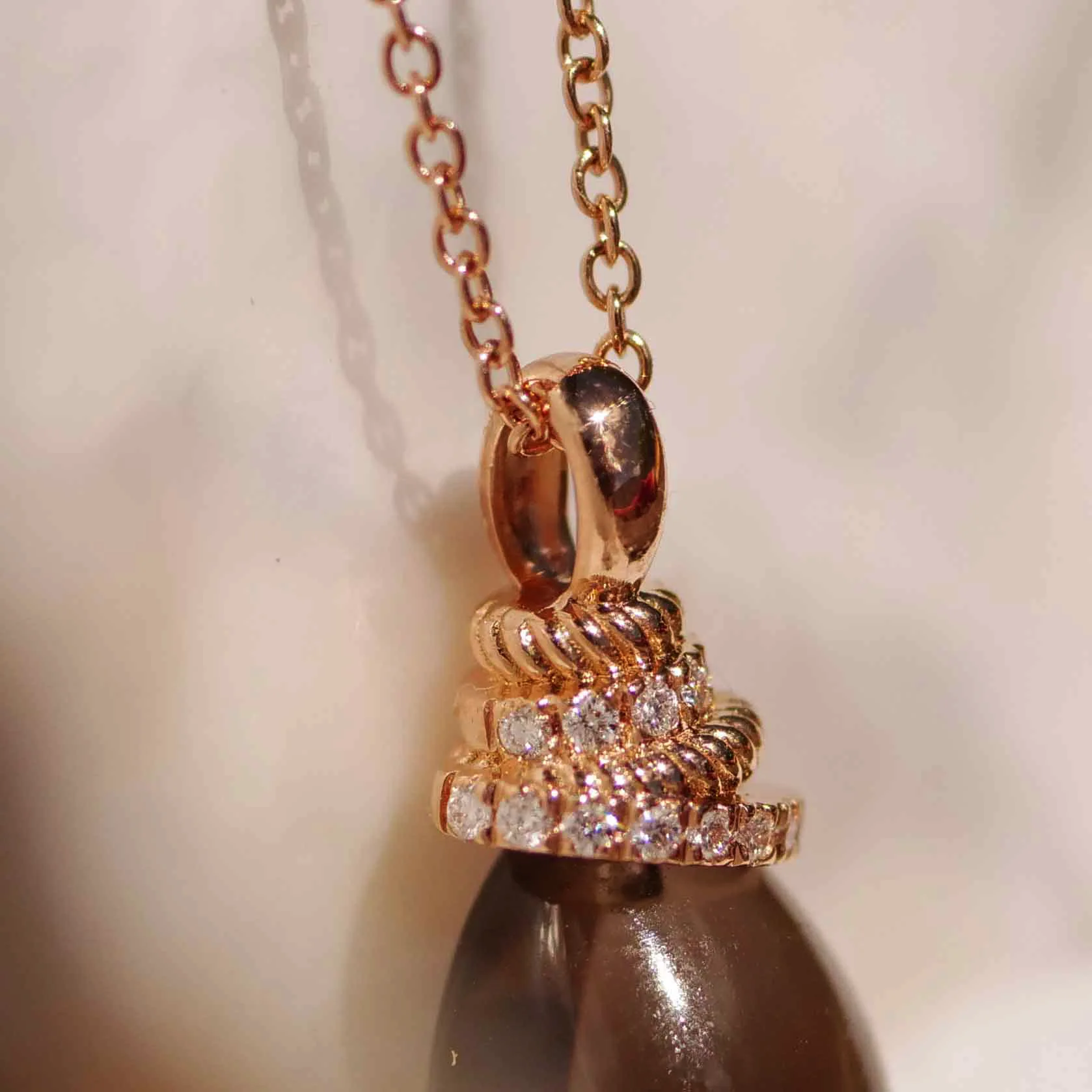 Für Segler...Rauchquarz Brillant Anhänger mit Kette 750er Rosegold...zarte Knotenform mit Drop 