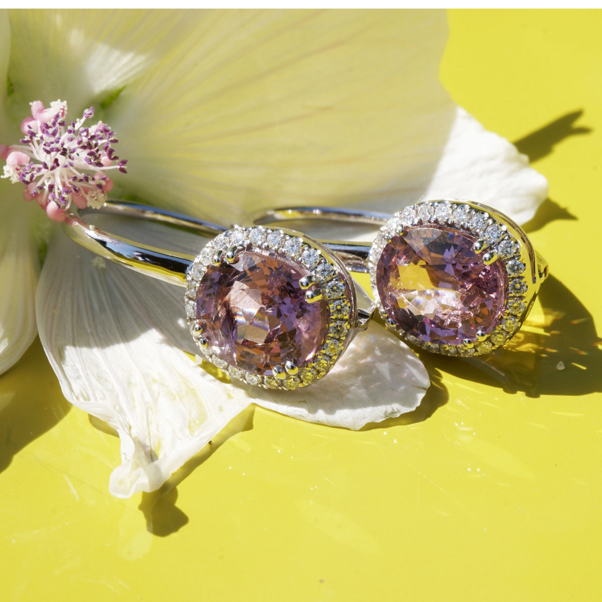 Spinell Brillant Ohrhänger 2.62 ct pink-purple Burma AAA 750er Weissgold in Form von coolen Hängern