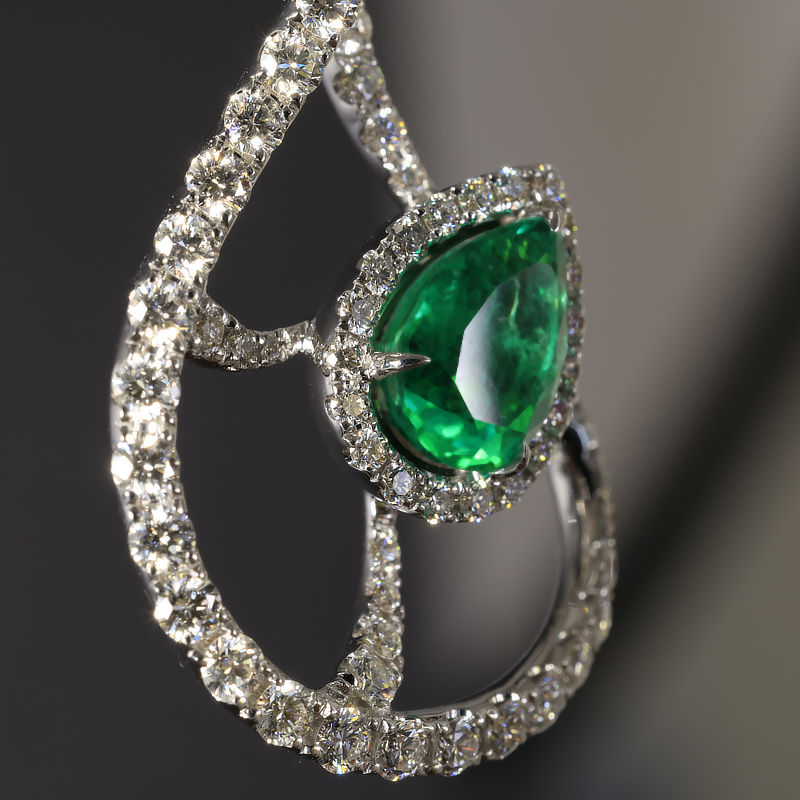 Vivid Green Brillant Smaragd Anhänger mit Kette 750er Weissgold 1.47 ct 1.41 ct Kolumbien