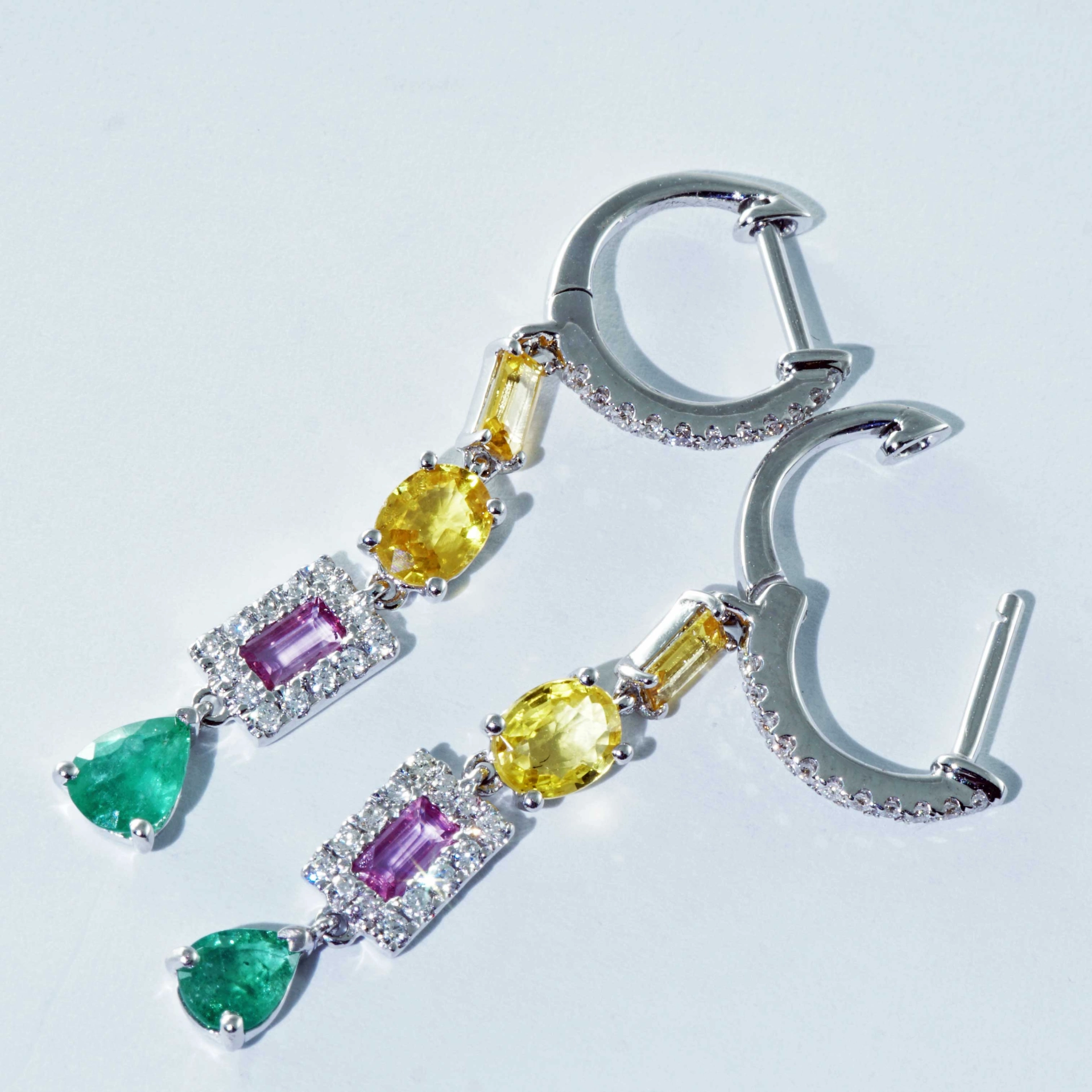 Smaragd Saphir Brillant Ohrhänger 750er Weissgold 0.50 ct 1.20 ct 0.26 ct....Confetti Style...bunt