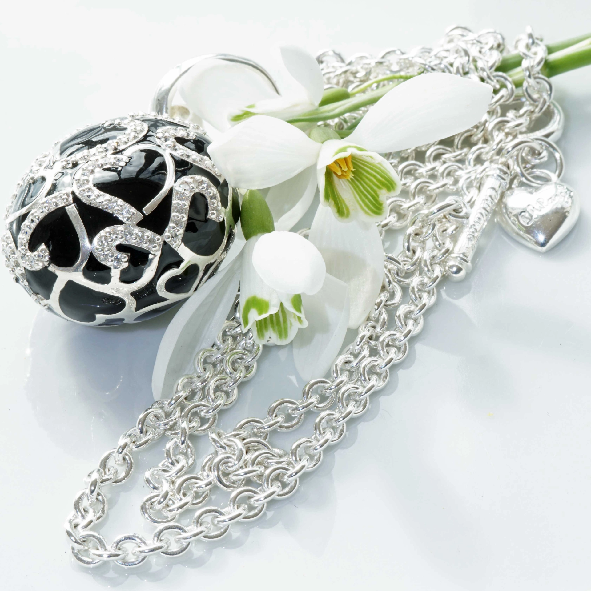 Original Chilango Anhänger im Stil Faberge Emaille Heart Black 925er Silber mit Steinbesatz