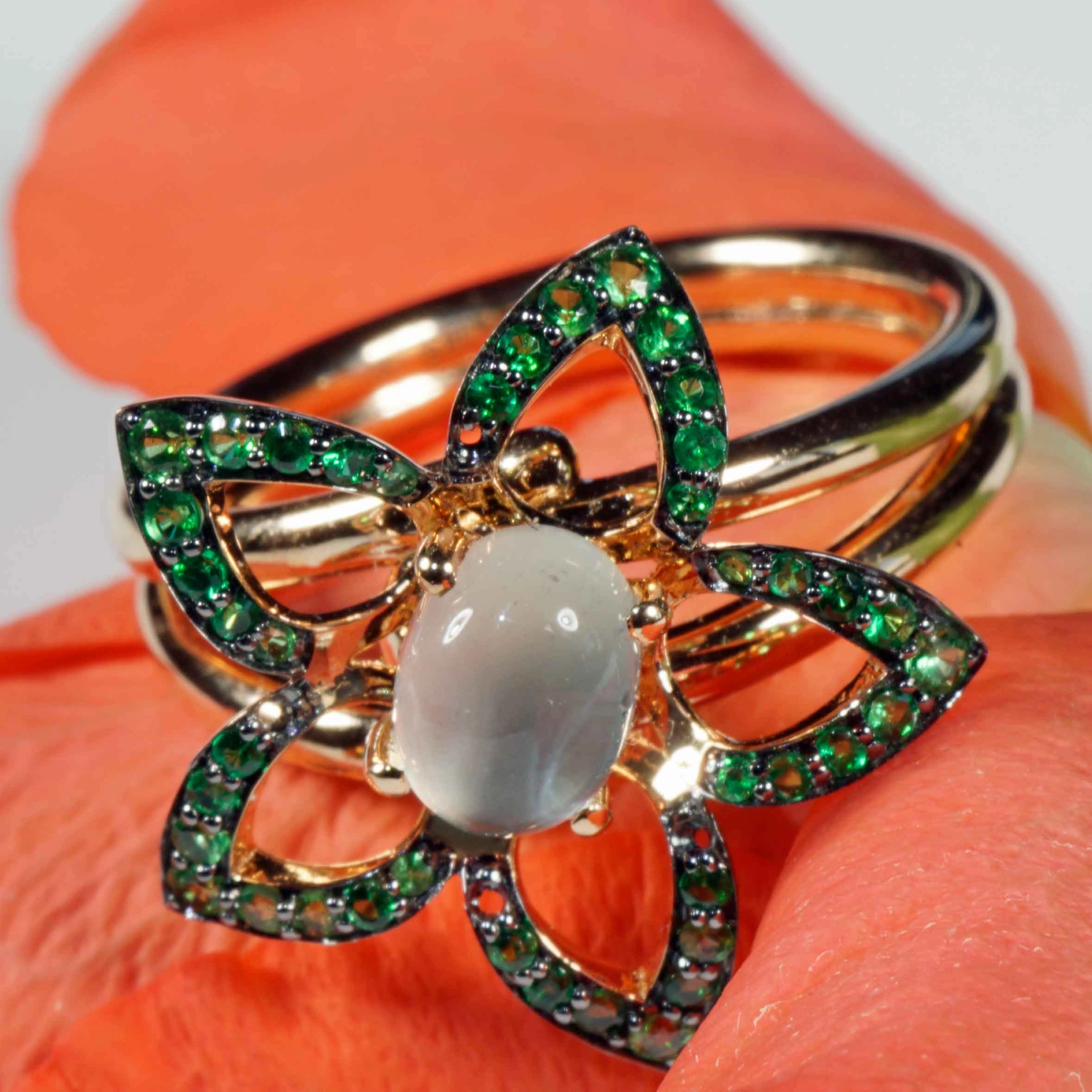 Blüten Mondstein Tsavorith Ring 750er Rosegold 0.48 ct 1 ct...verspieltes Design aus Italien