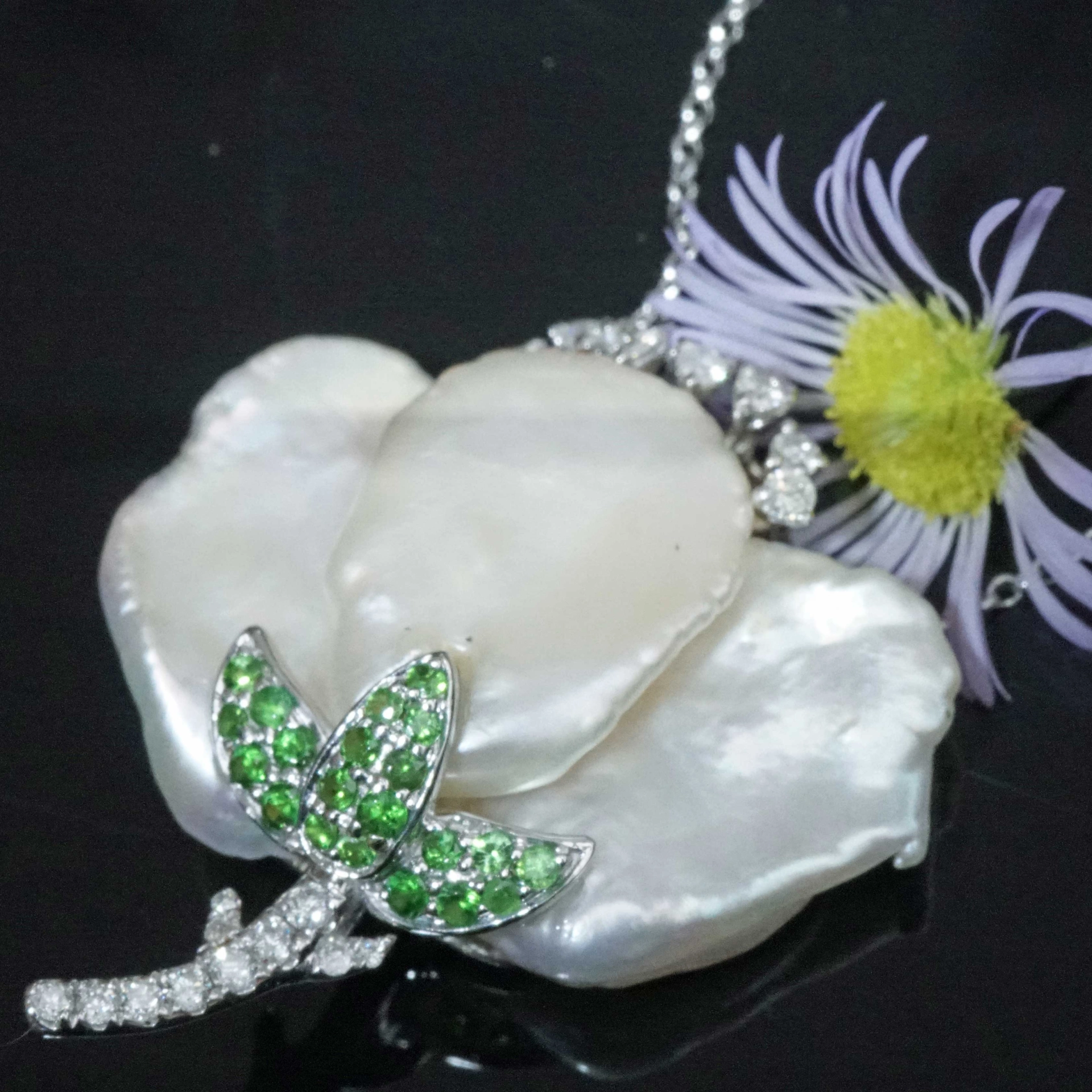 Perl Brillant Tsavorith Collier 750er Weissgold 0.30 ct .... Blume aus Edelsteinen..frozen