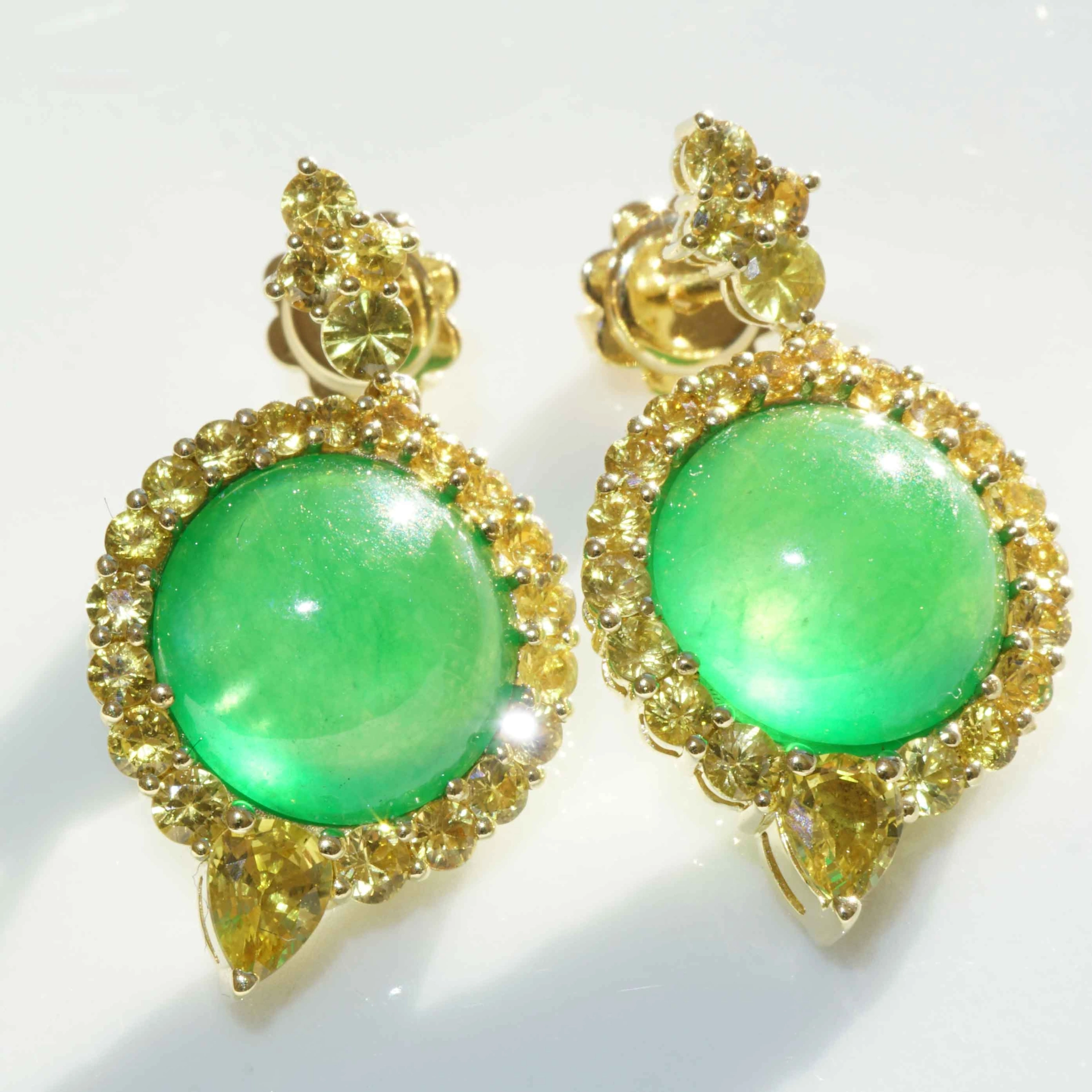 Imperial Burma Jade Saphir Ohrhänger Juwelierskunst 750er Gelbgold 9.98 ct 3.76 ct