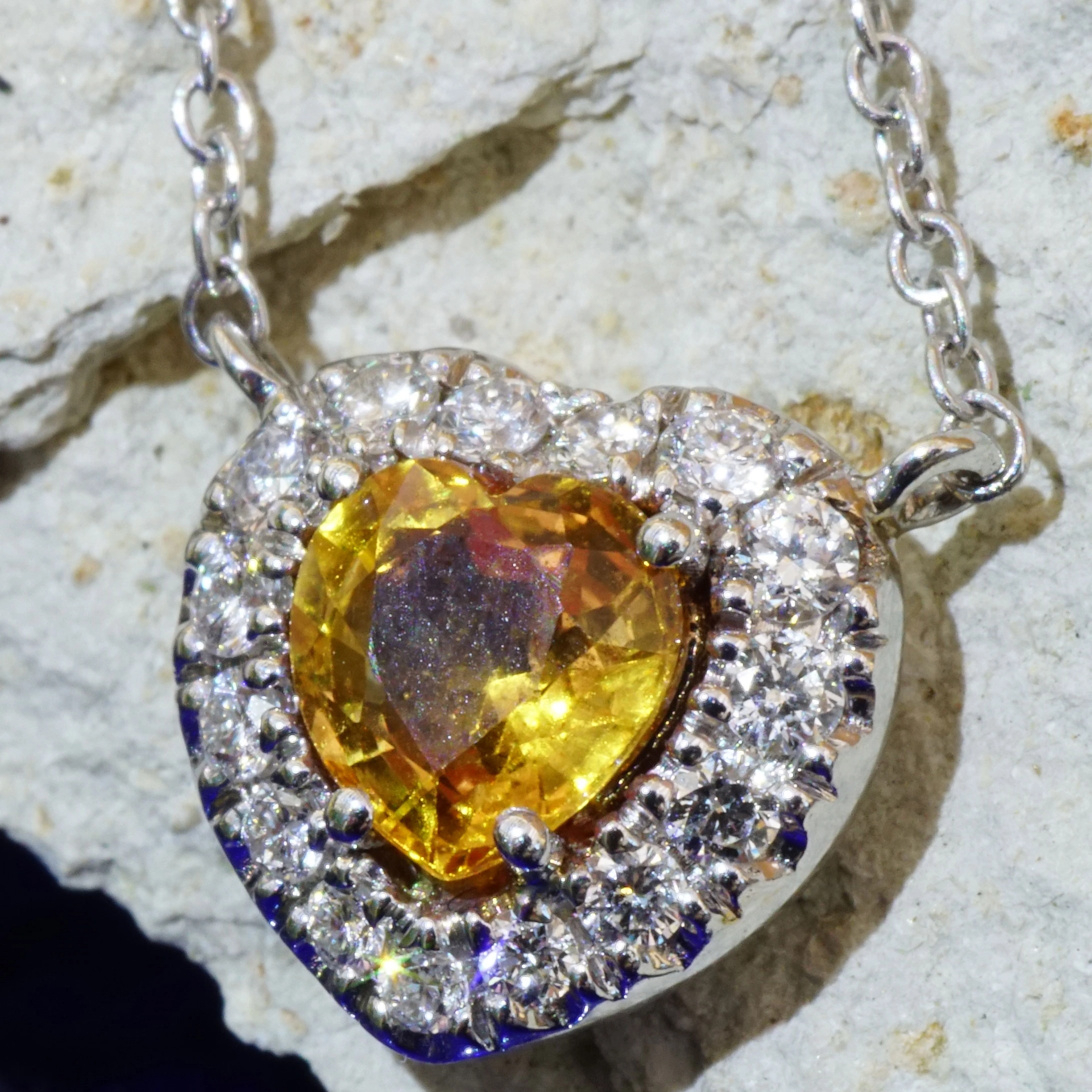 Brillant Saphir Herz Collier 750er Weissgold 0.60 ct 0.16 ct...in der Glücksfarbe Orange-Gelb