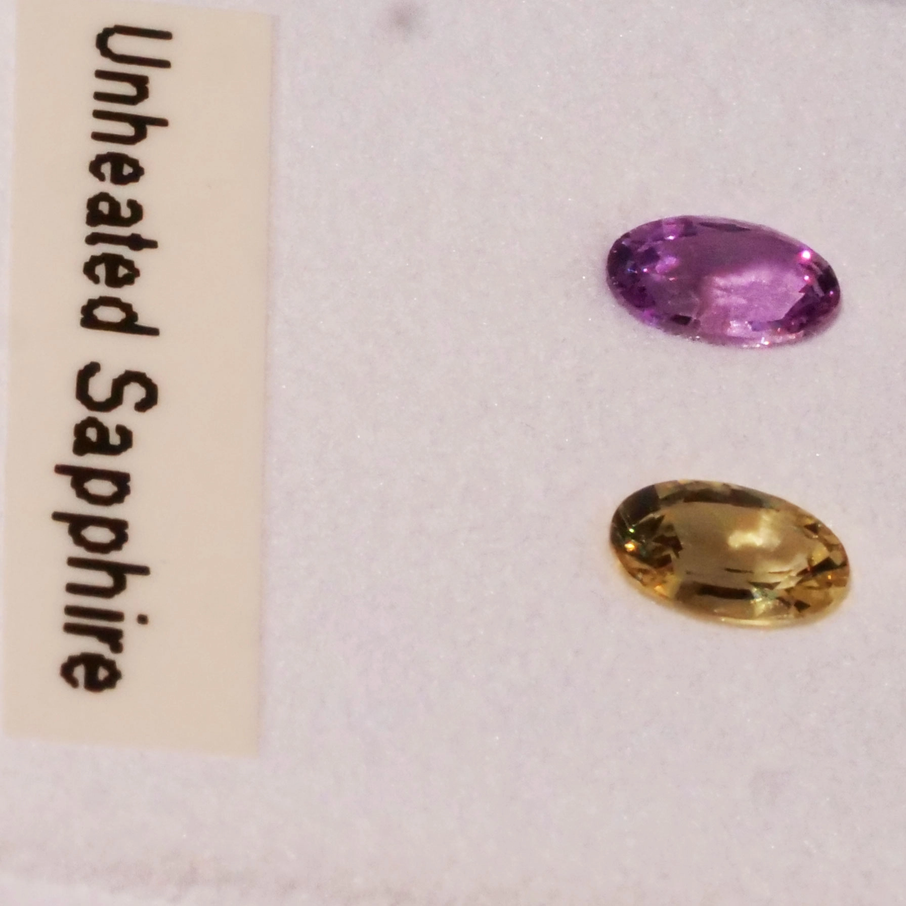 Saphire aus der Ilakaka Mine Madagascar gelb lila NATURFARBE 0.96 ct in 6 x 4,1 x 2,4 mm