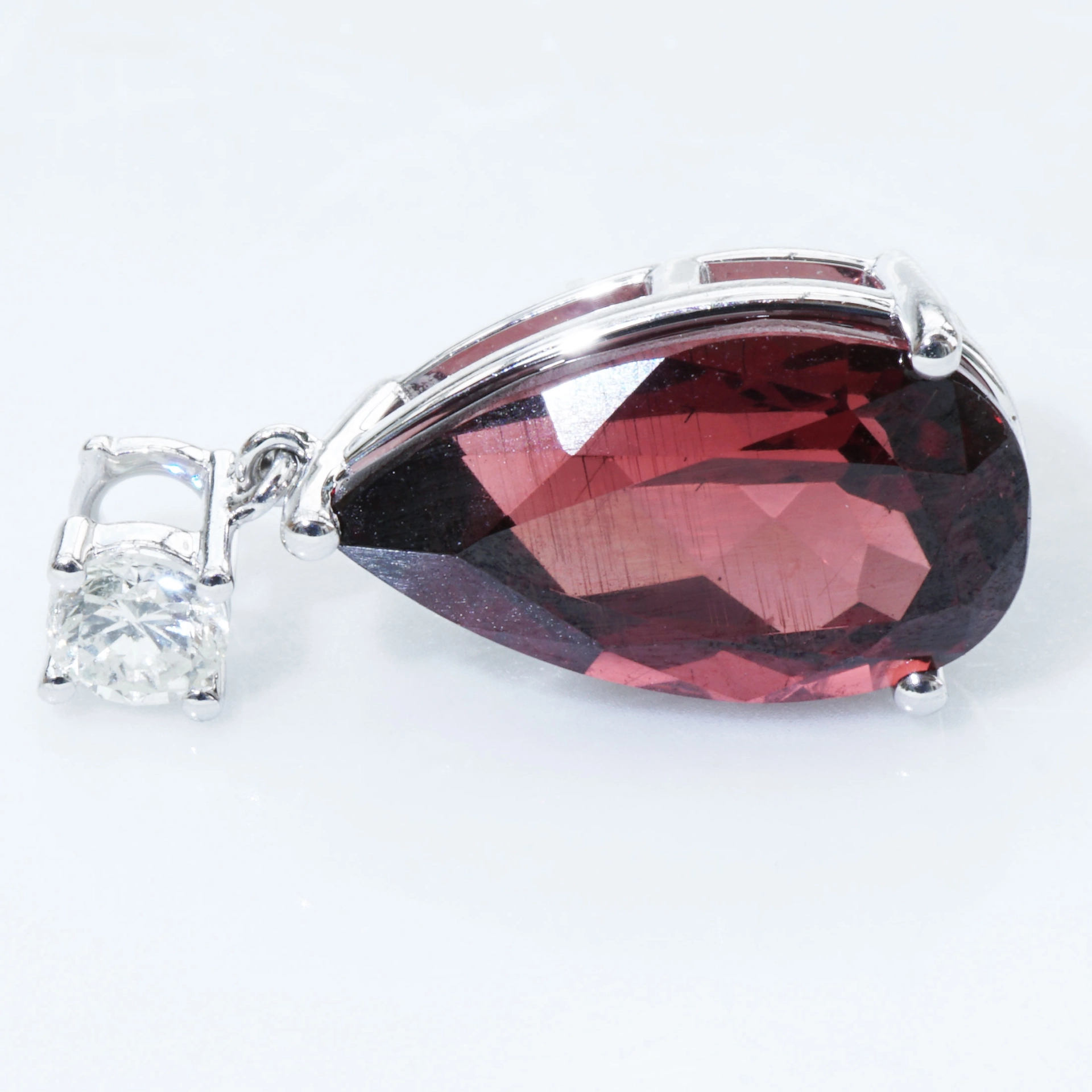 Rhodolith Brillant Anhänger 750er Weissgold IGI Zertifikat 6 ct 0.22 ct ...was für ein Rot!