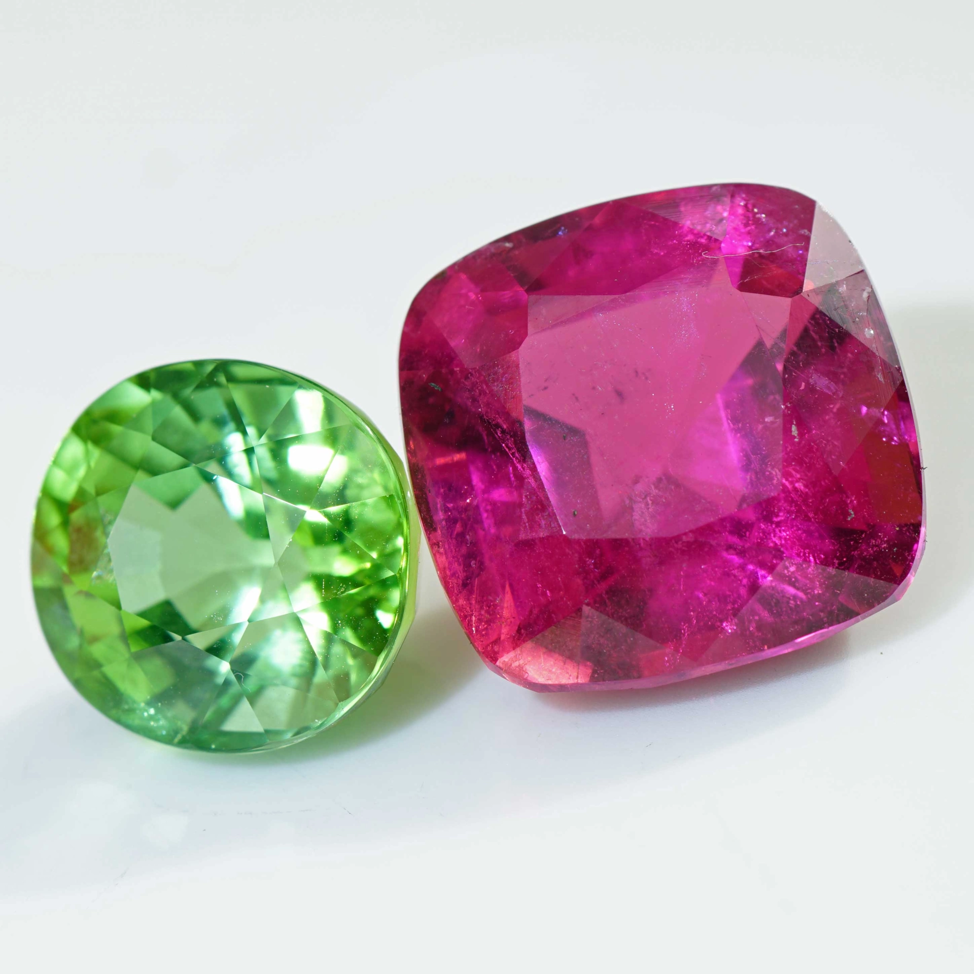 Rubellit der Extraklasse AAA+  23.10 ct Afghanistan Rubylight rot-pink mit unglaublicher Leuchtkraft