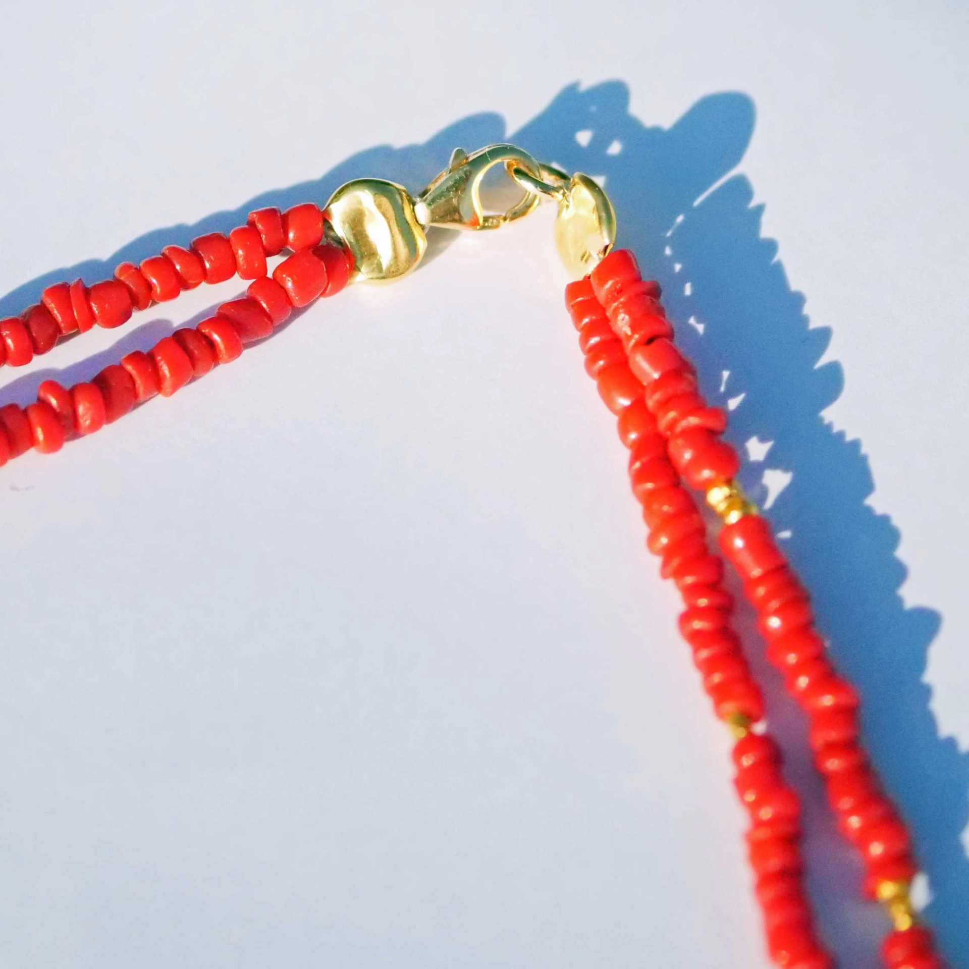 Feingold Korall Collier doppelreihig mit 900er Feingold Elementen 47,5 cm