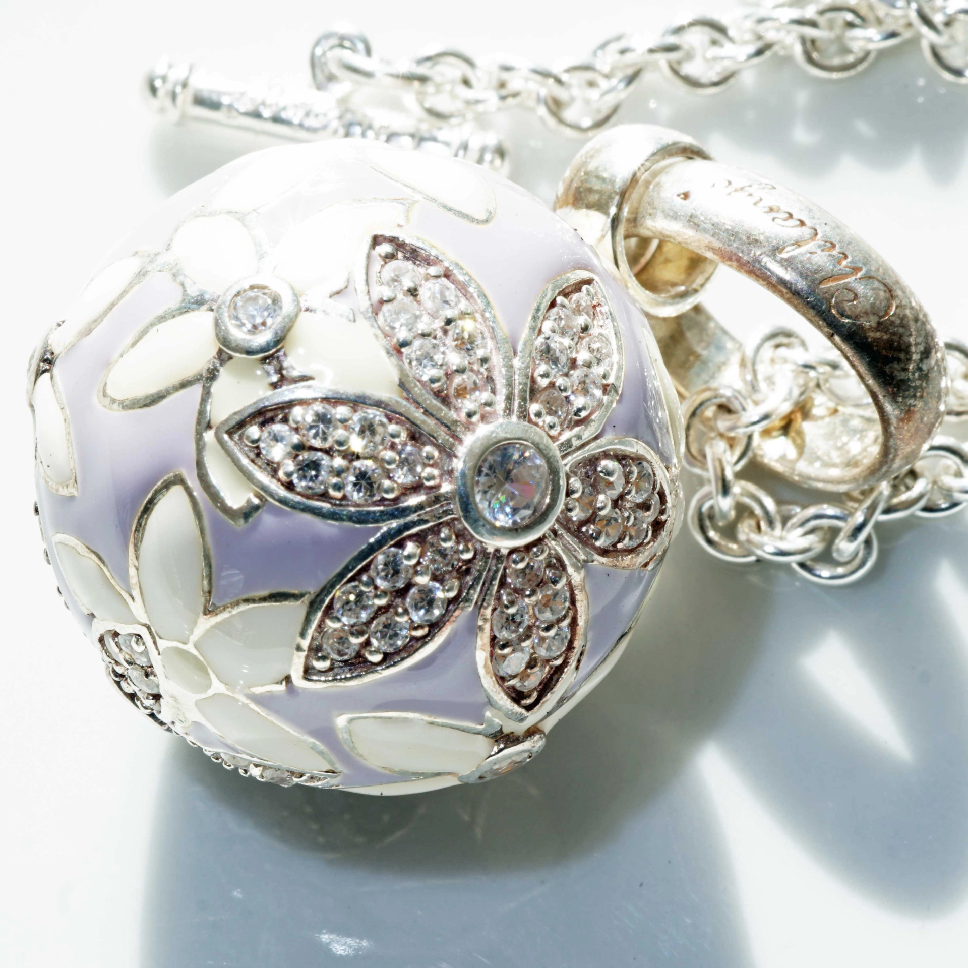 Original Chilango Anhänger im Stil Faberge Emaille Flower Flieder 925er Silber mit Steinbesatz