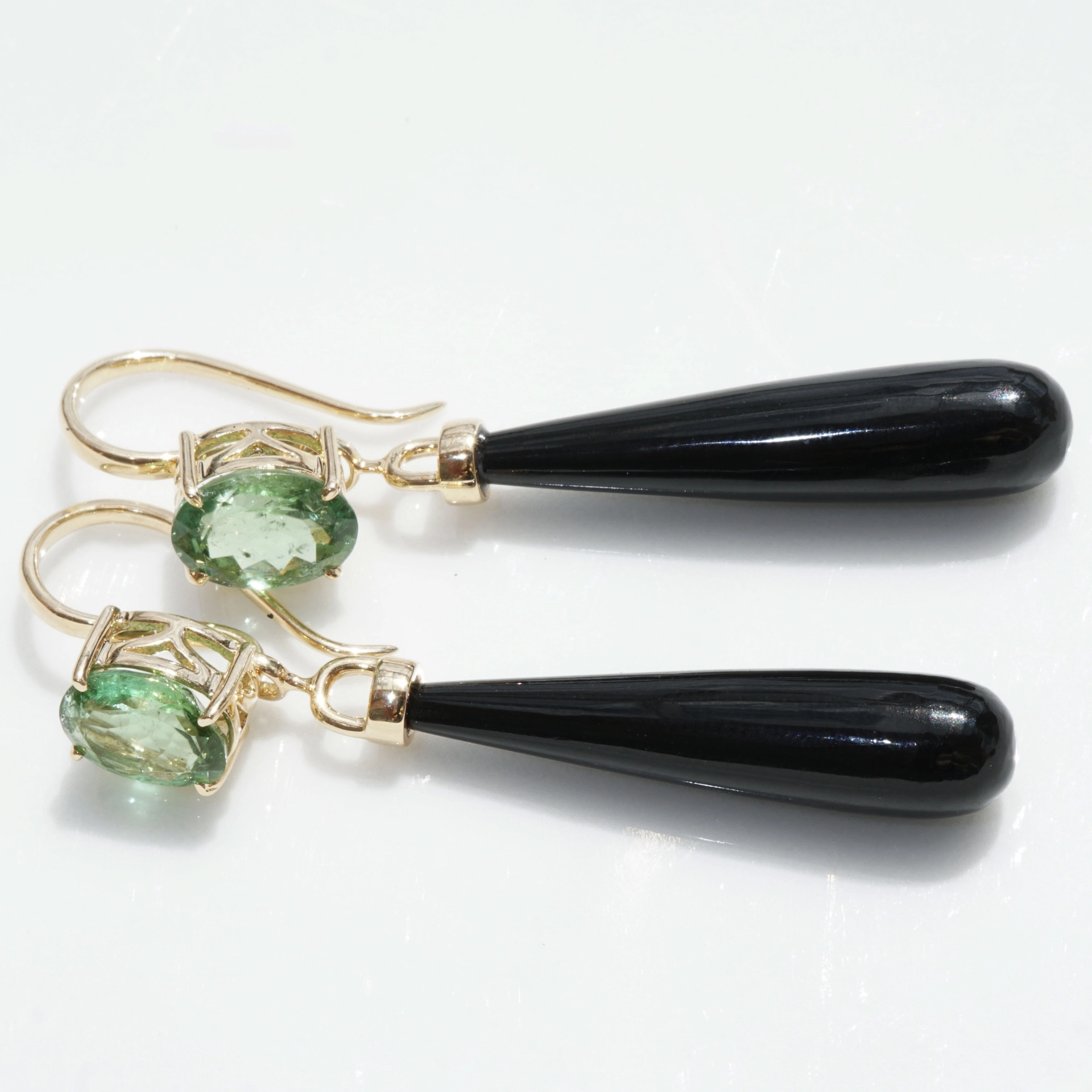 turmalin-onyx-ohrhaenger-gelbgold-paraibafarben-SON02334 Turmalin Onyx Ohrhänger 750er Gelbgold Farbe Top Farbe grün bläulich Pampel aushängbar