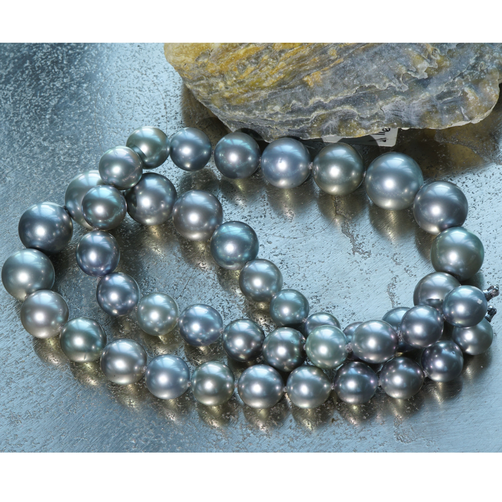 Tahiti Zuchtperl Collier grau-antrazit WAVE  8-13,4 mm AAA+-AAA 46 cm lang asymmetrisch