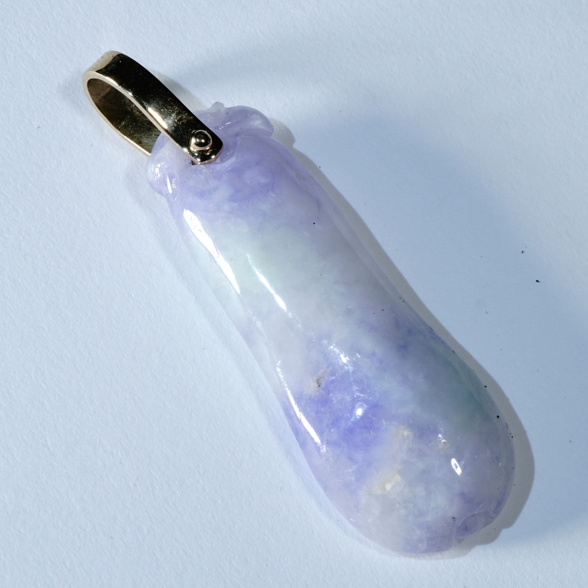 Natur Lavendel Jade Anhänger 585er Gelbgold 45 x 14 mm mit neongrünen Farbanteilen..ausgefallen