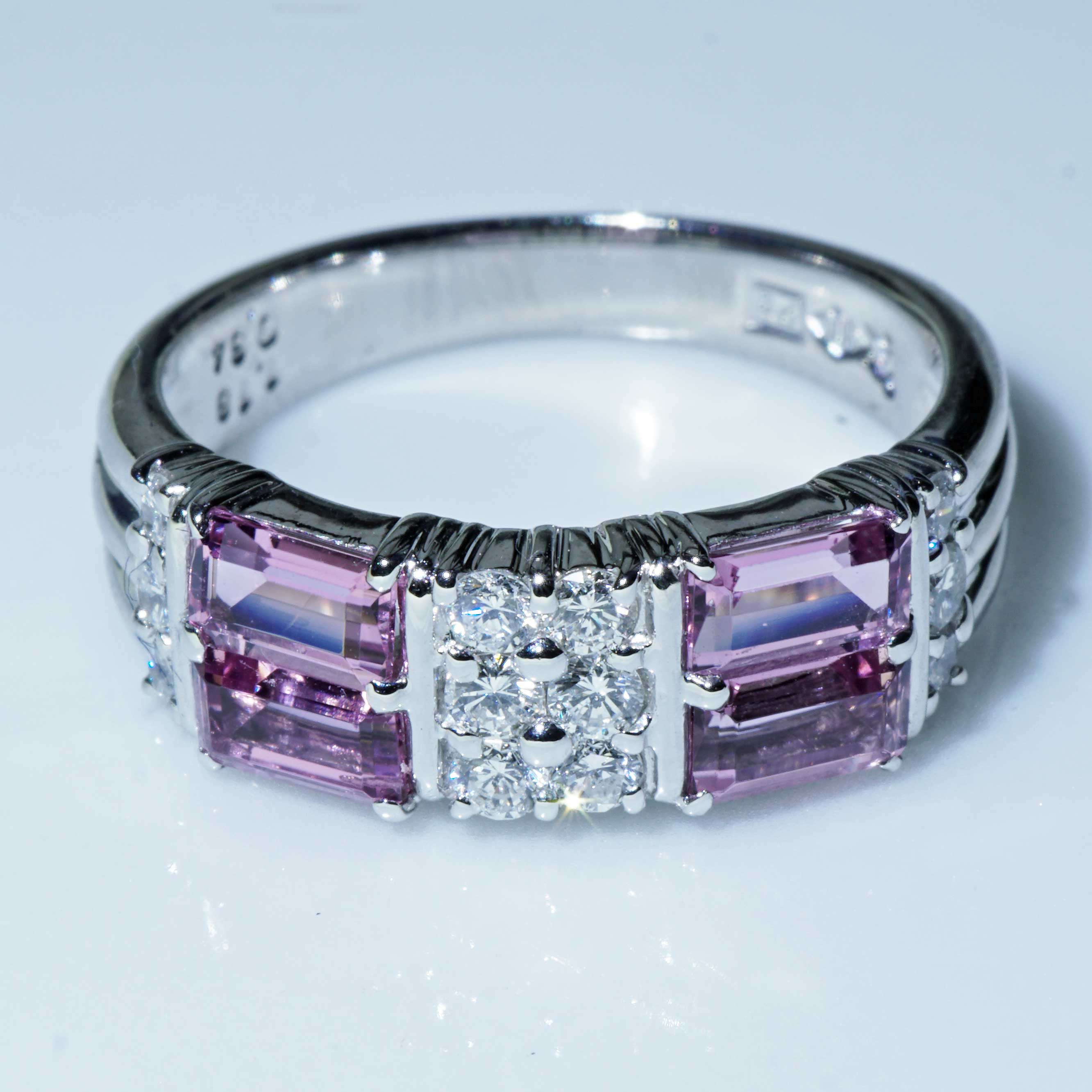 Pink Turmalin Brillant Ring 900er Platin 1.18 ct 0.34 ct ausgefallene Form mit geometrischer Struktur