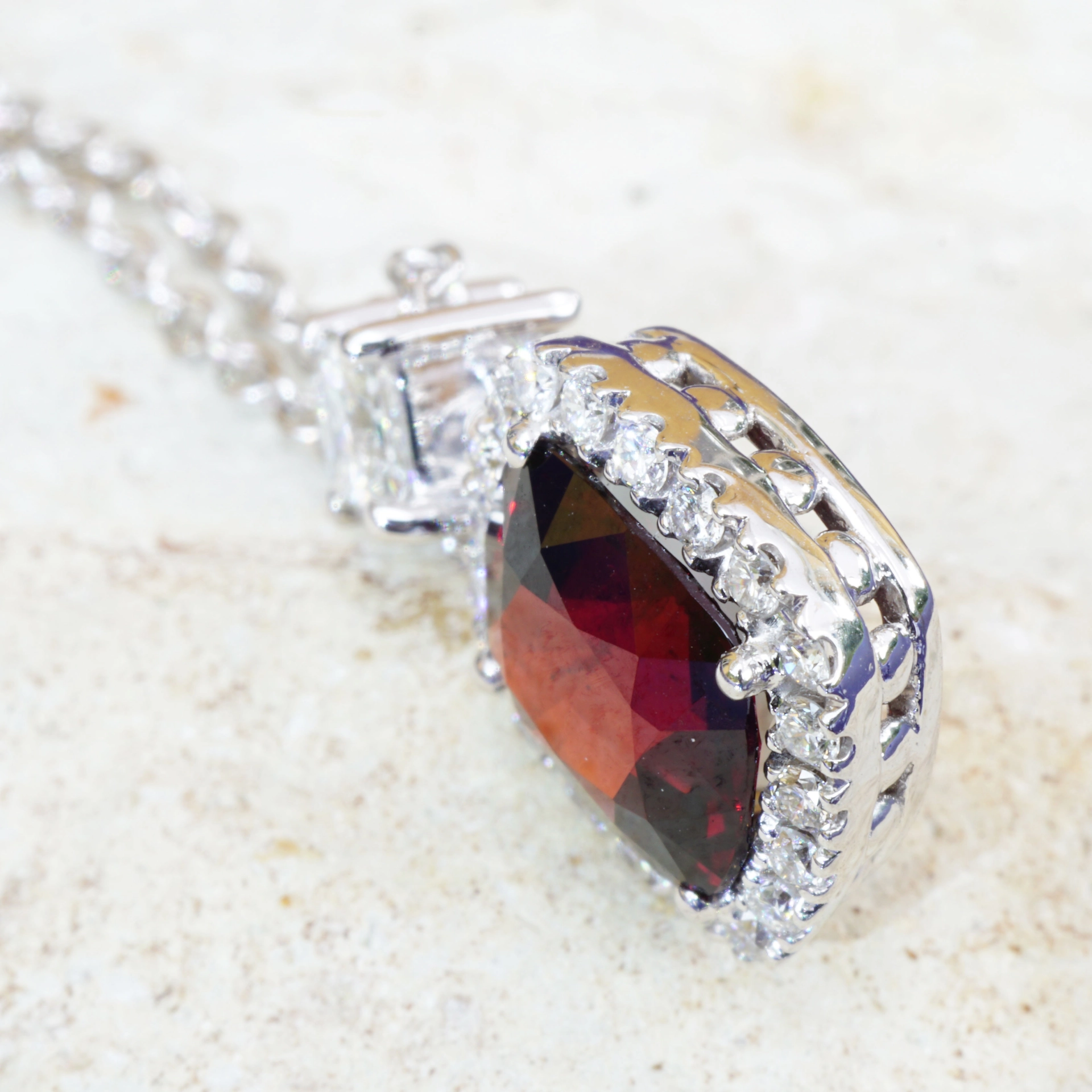 Spinell Diamant Collier 1.65 ct 0.40 ct Rot Burma 750er Weissgold...unglaubliche Lichtbrechung und B