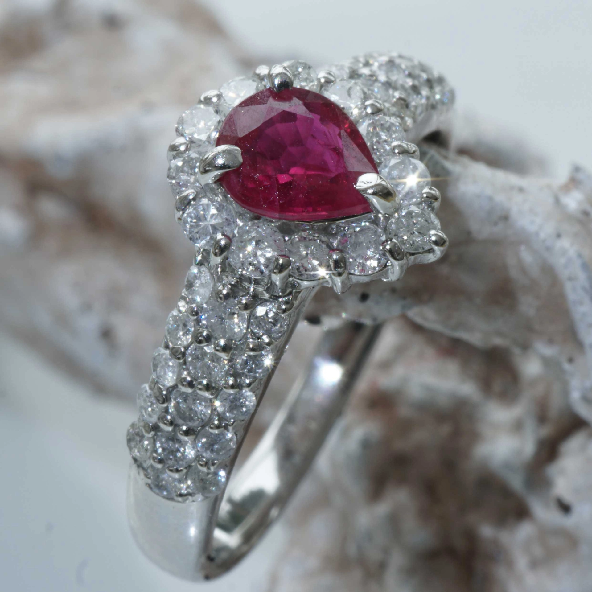 Rubin Brillant Ring 900er Platin 0.51 0.52  ct...Amore Klassiker...brennend rot die Liebe