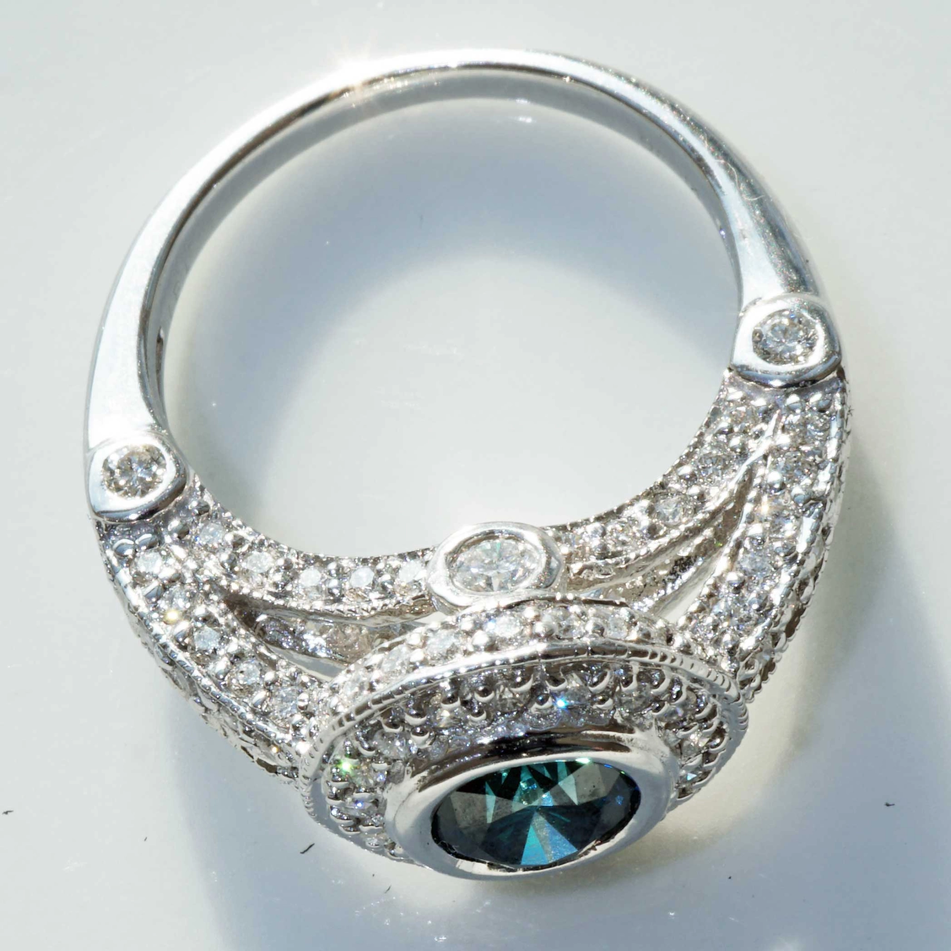 Brillant Ring blau Vollschliff Brillanten von 1.81 ct Handarbeit 750 er Weissgold Wow Wirkung