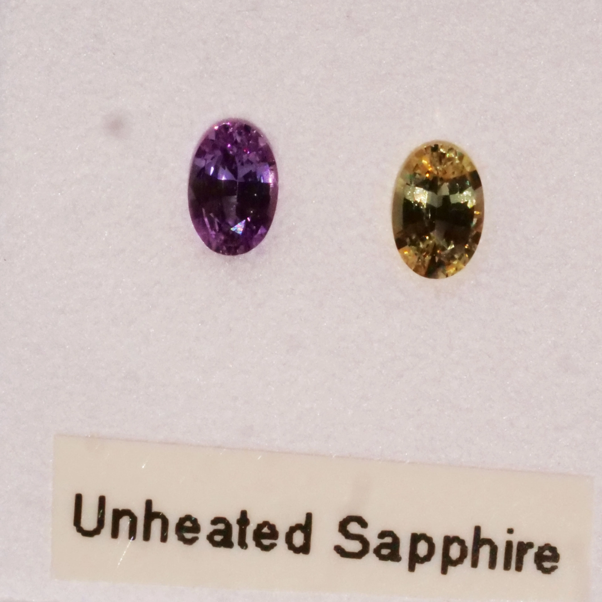 Saphire aus der Ilakaka Mine Madagascar gelb lila NATURFARBE 0.96 ct in 6 x 4,1 x 2,4 mm