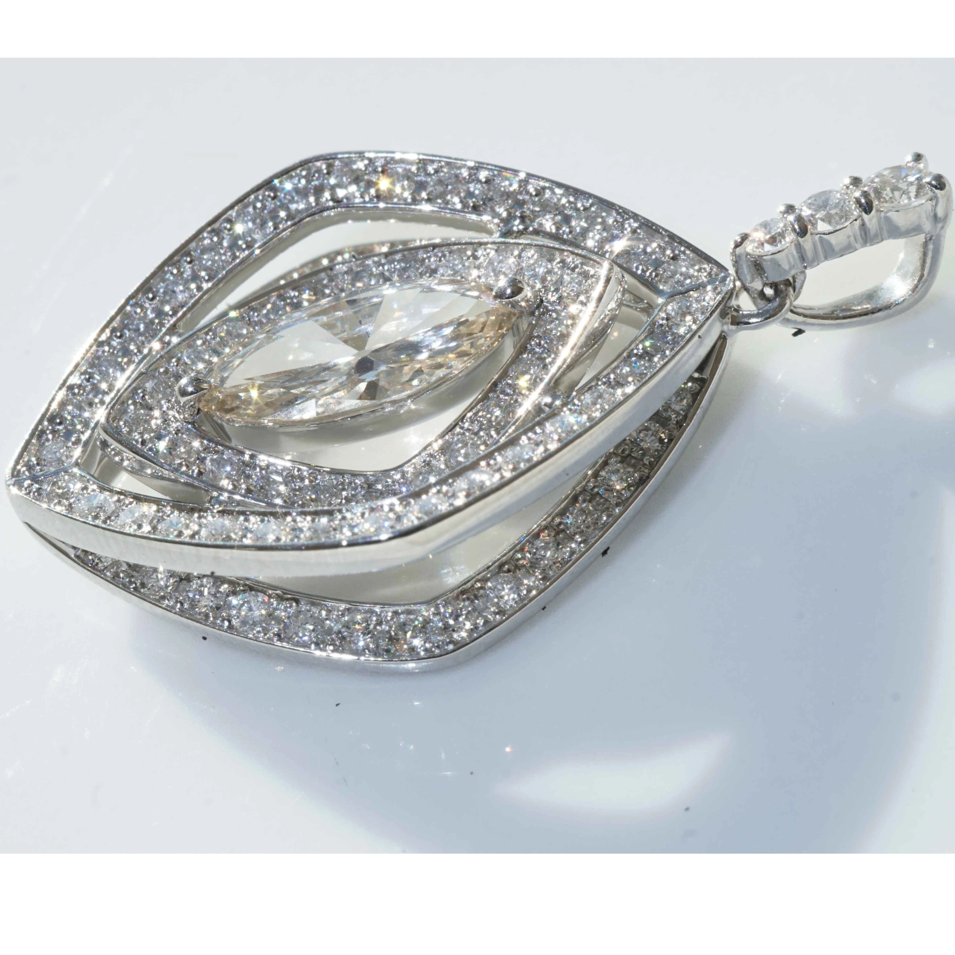 Marquise Solitär Anhänger 1.86 ct 900er Platin Meisterarbeit mit Strahlkraft