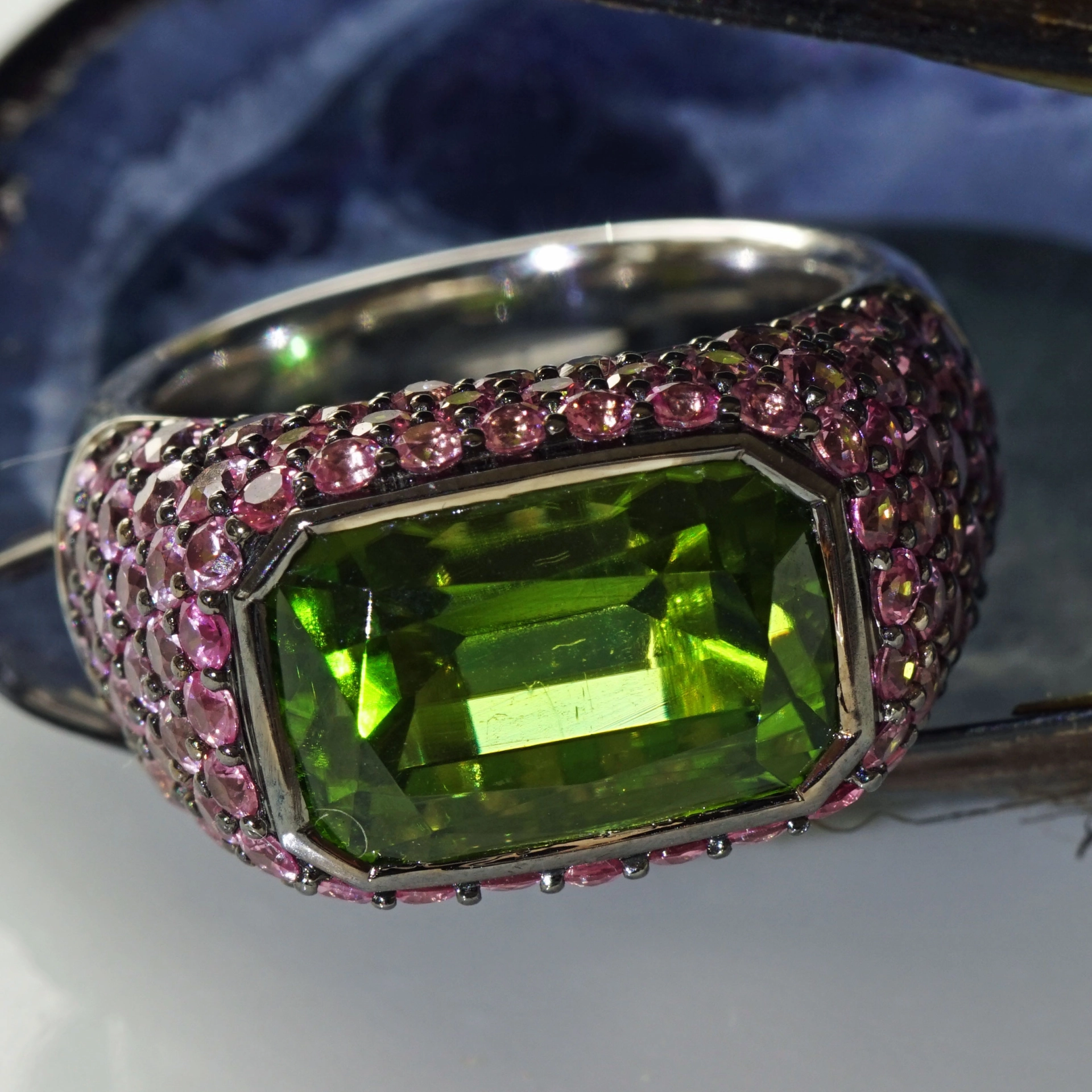 Saphir Peridot Ring 750er Weissgold Investment Edelstein Supat Mine Pakistan 9 ct mit Expertise