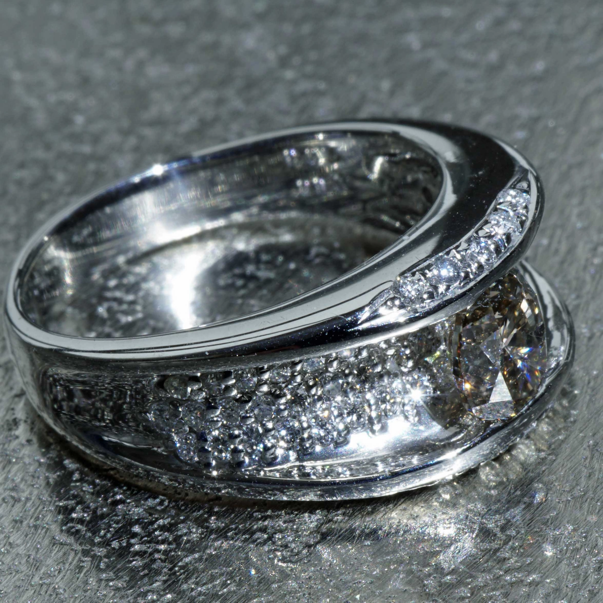 Brillant Ring 0.58 ct 1.03 ct ovaler Diamant feines Hellbraun und Reinweiss 900er Platin..karätiger Kontrast