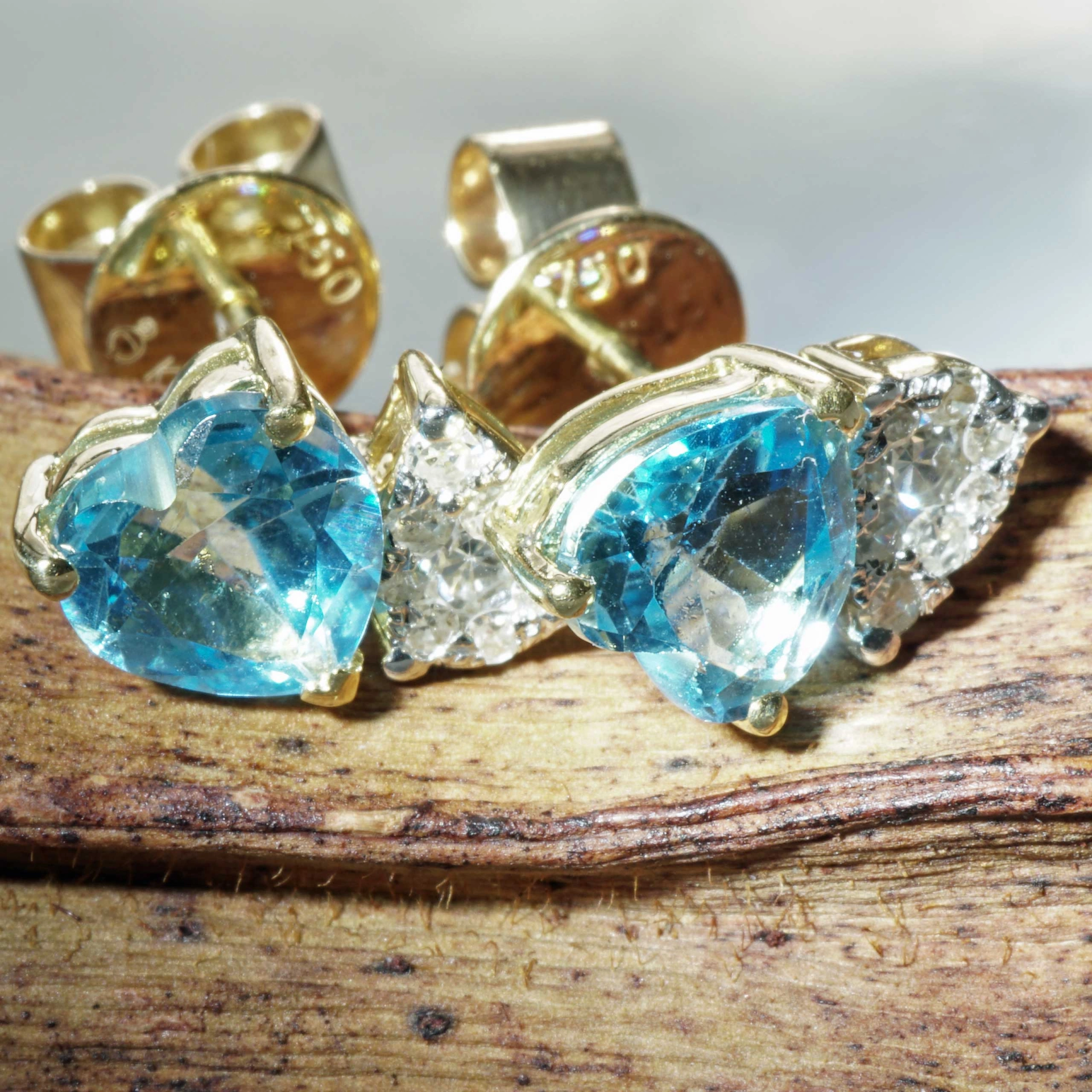 Blautopas Brillant Ohrstecker 750er Gelbgold 1.50 0.20 ct in Herzform allerliebst