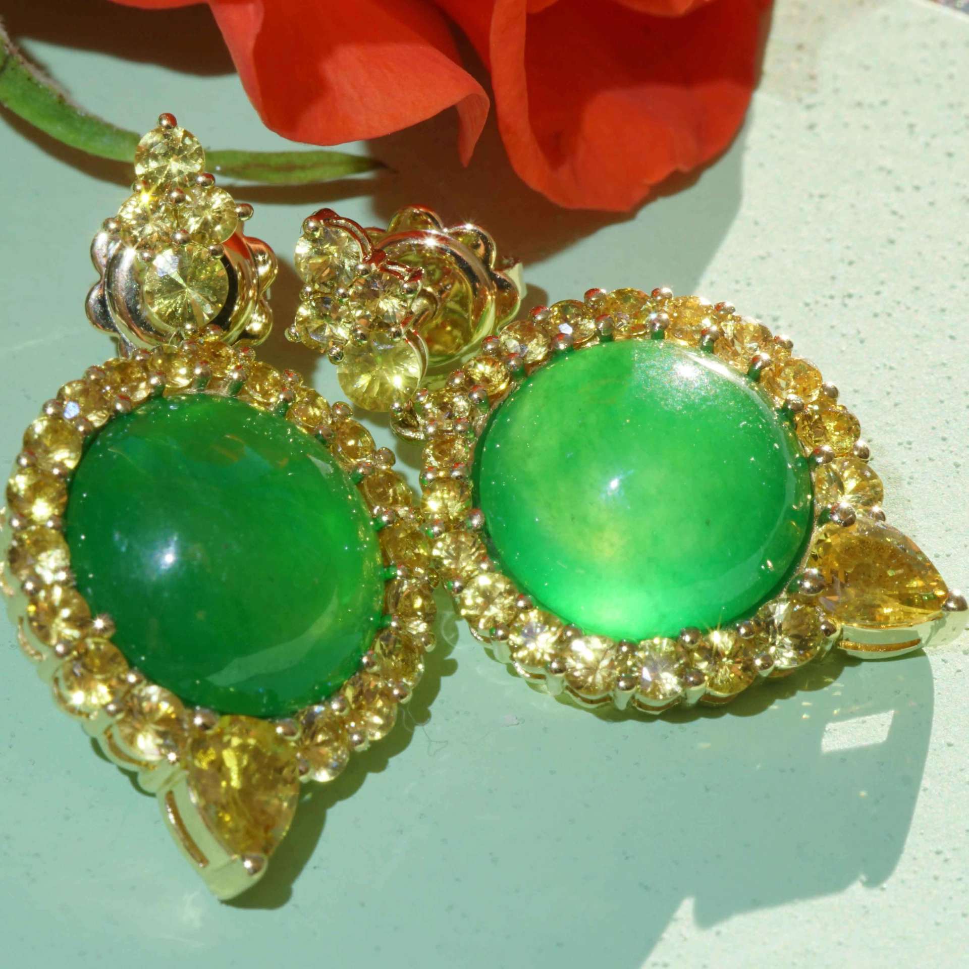 Imperial Burma Jade Saphir Ohrhänger Juwelierskunst 750er Gelbgold 9.98 ct 3.76 ct