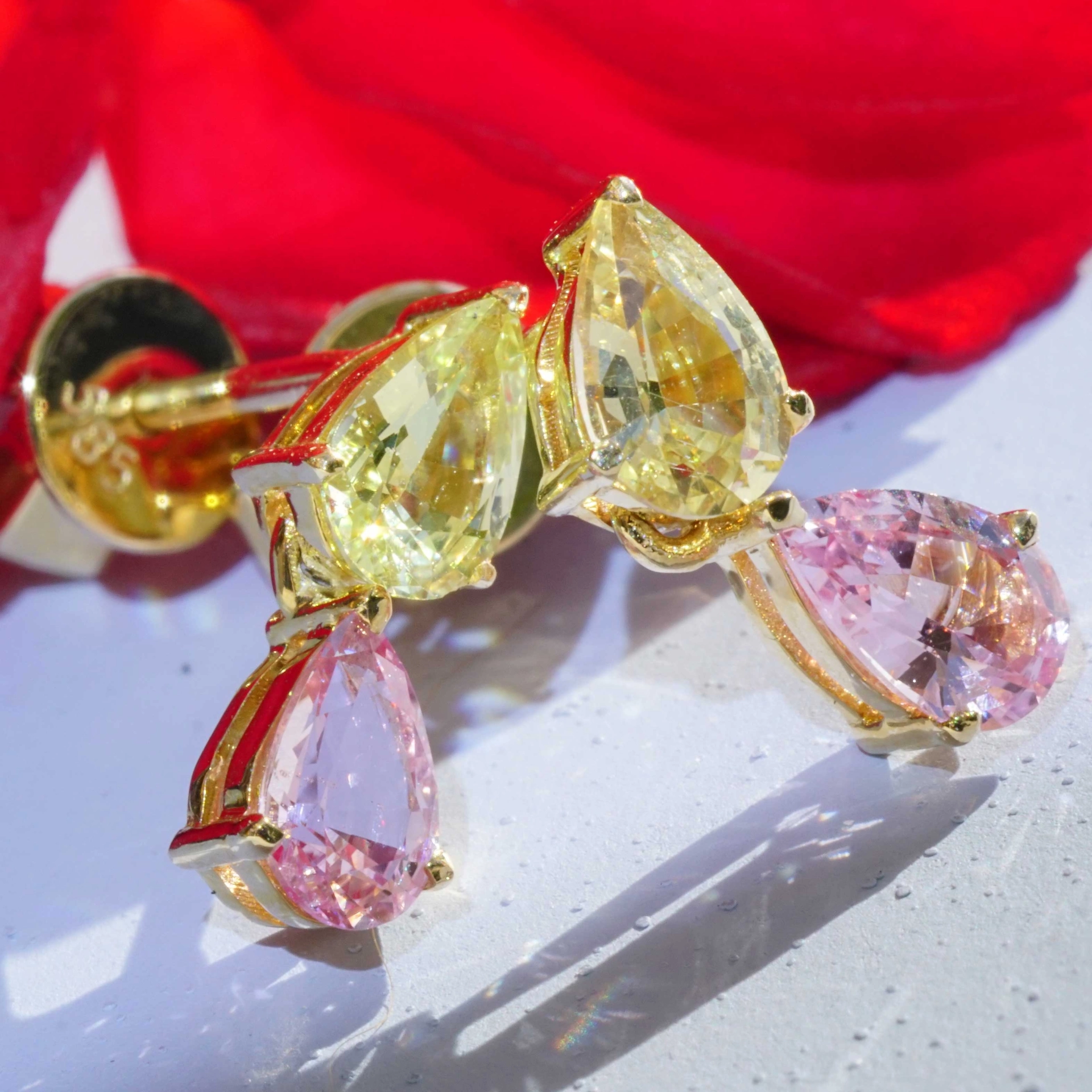 Saphir Ohrhänger 585er Gelbgold aus der Ilakaka Mine Madagascar gelb pink NATURFARBE