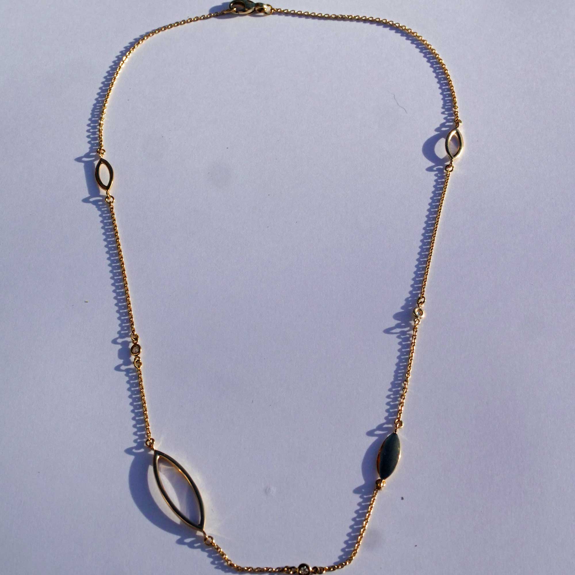 Motion Brillant Collier von Silhouette Schmuck Pforzheim in 585er Gelbgold 0.06 ct W SI  