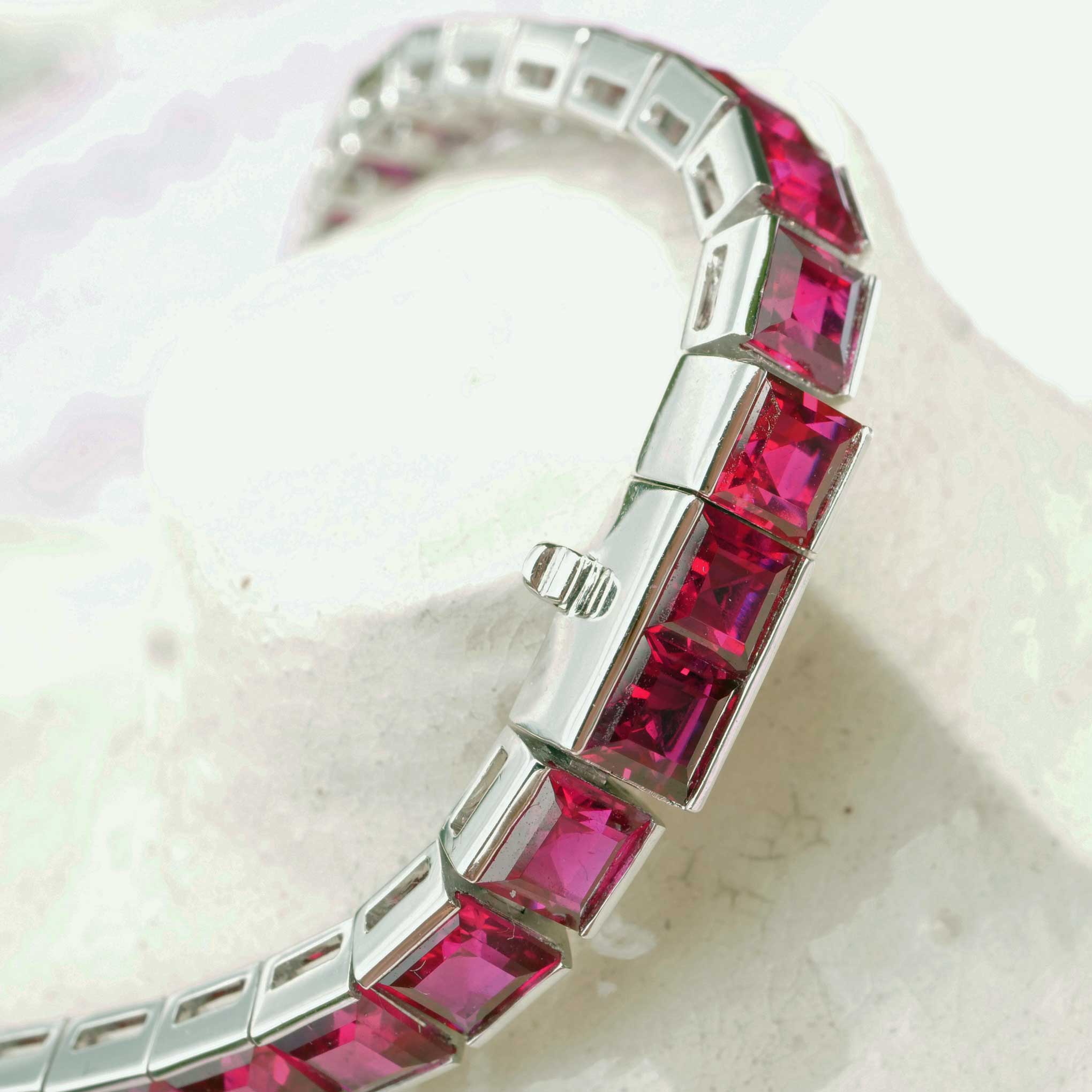 950er Platin Armband mit leuchtend knallroten Saphircarrees  total ca. 15.30 ct 16,5 Gramm WOW 950er Platin Armband mit leuchtend knallroten Saphircarrees  total ca. 15.30 ct 16,5 Gramm WOW